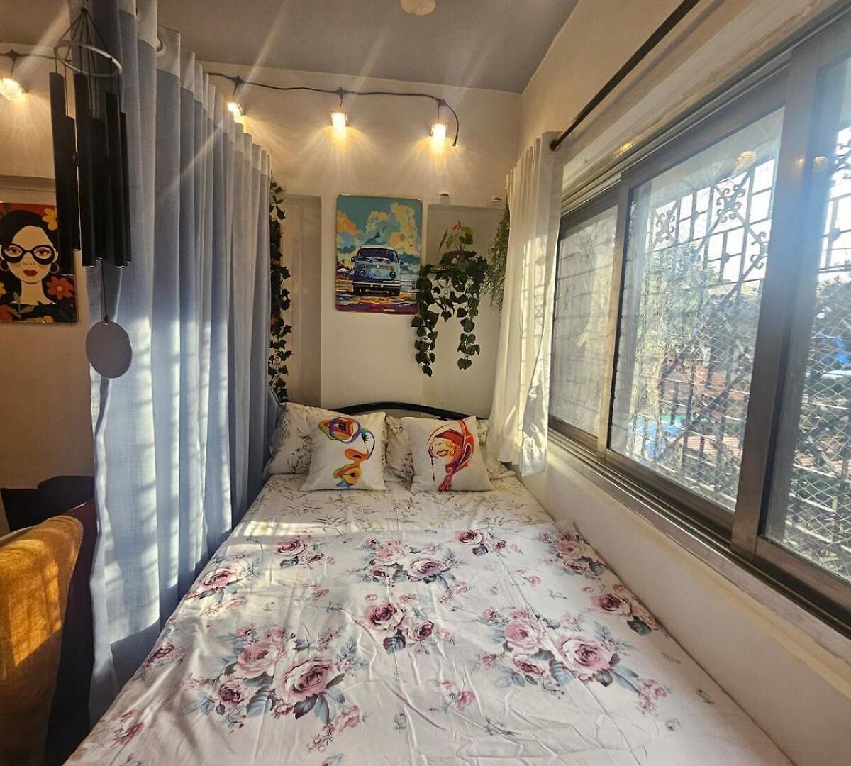 Retro Bandra - Cozy Comfort In A Heritage Village Mumbai