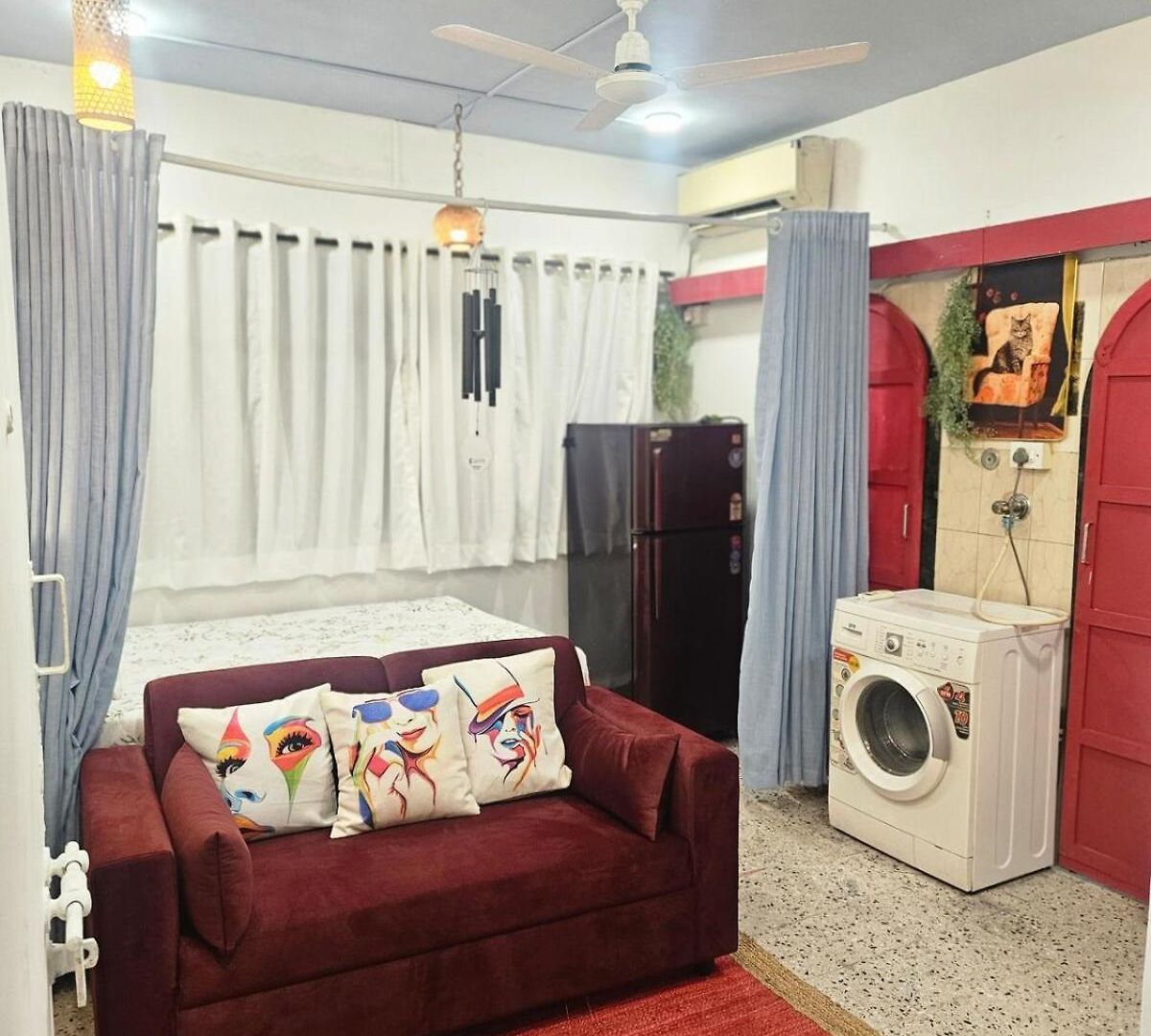 Retro Bandra - Cozy Comfort In A Heritage Village Apartment *