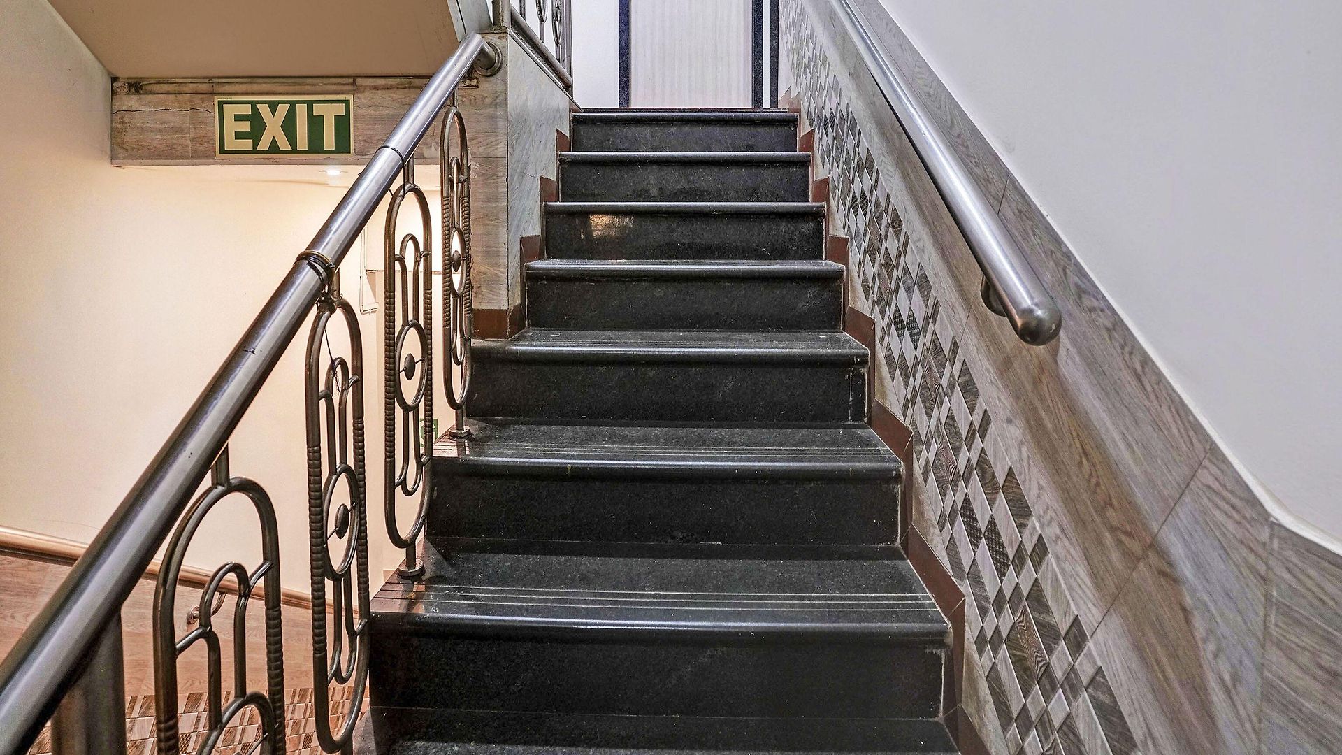 Oyo 845 Kailash Park Hotel Mumbai