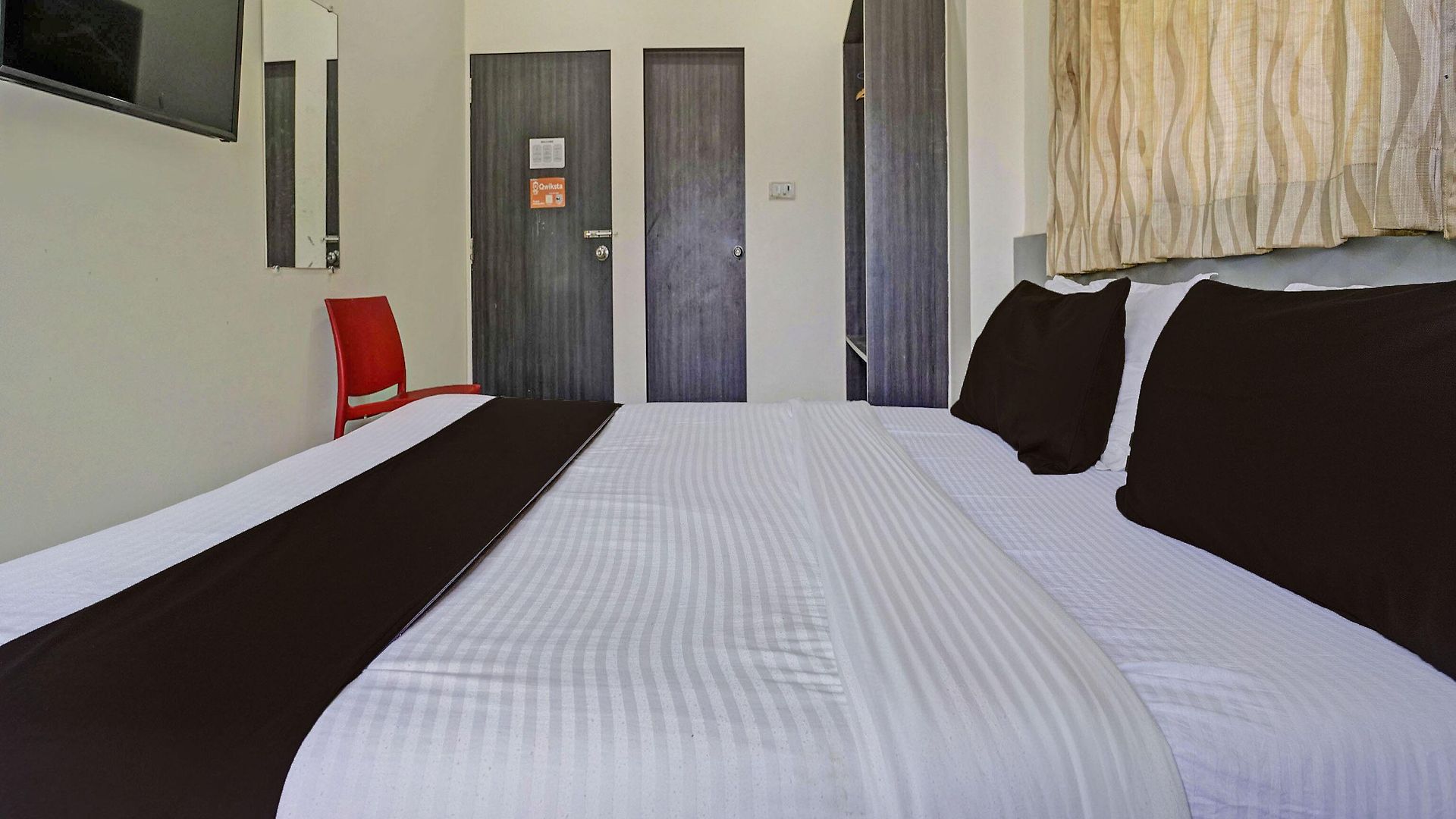 Oyo 845 Kailash Park Hotel Mumbai
