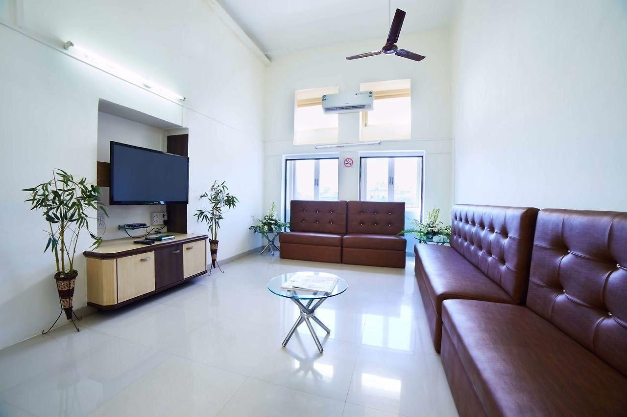 Empire Royale Hostel *