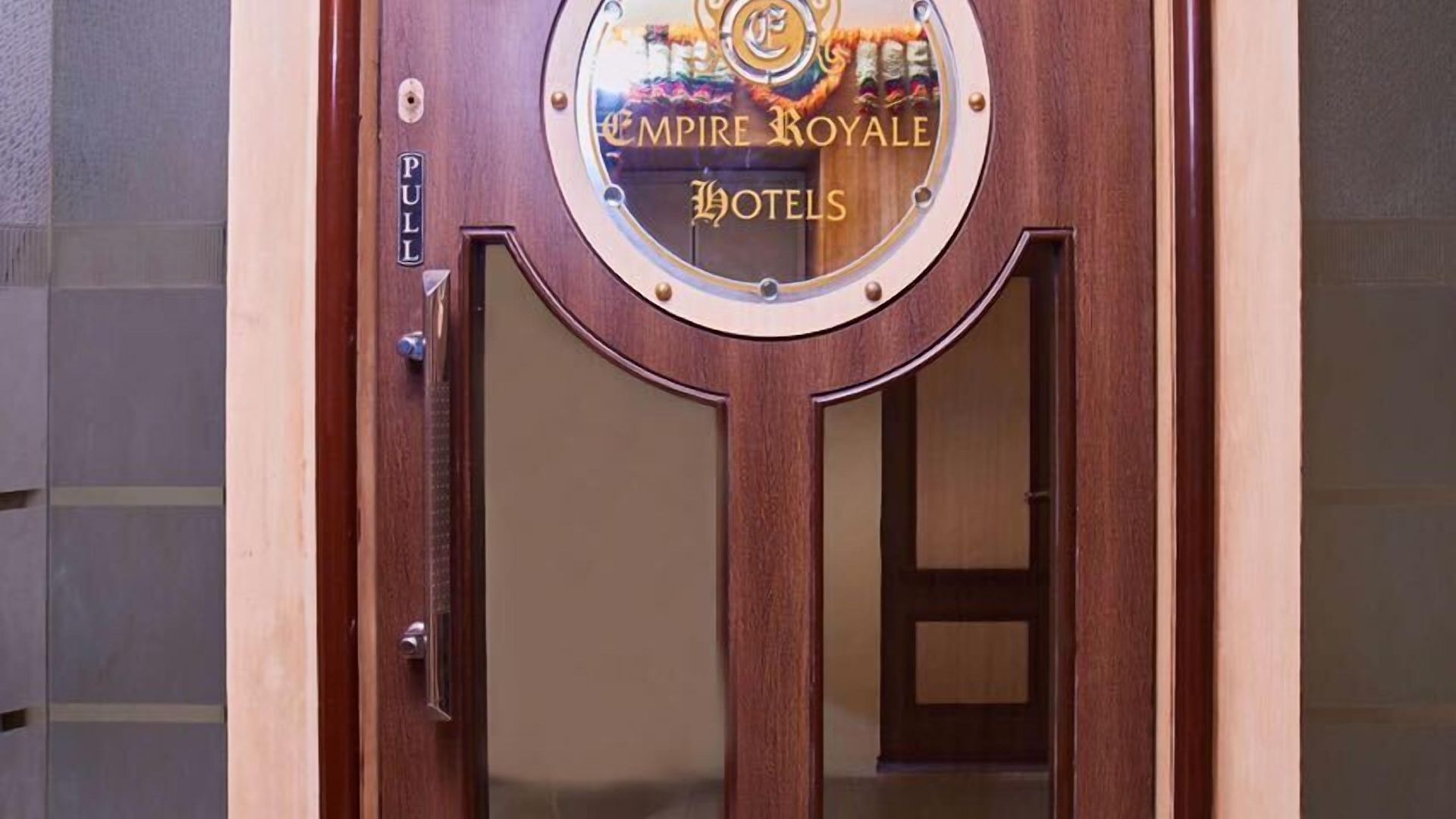 Hostel Empire Royale *