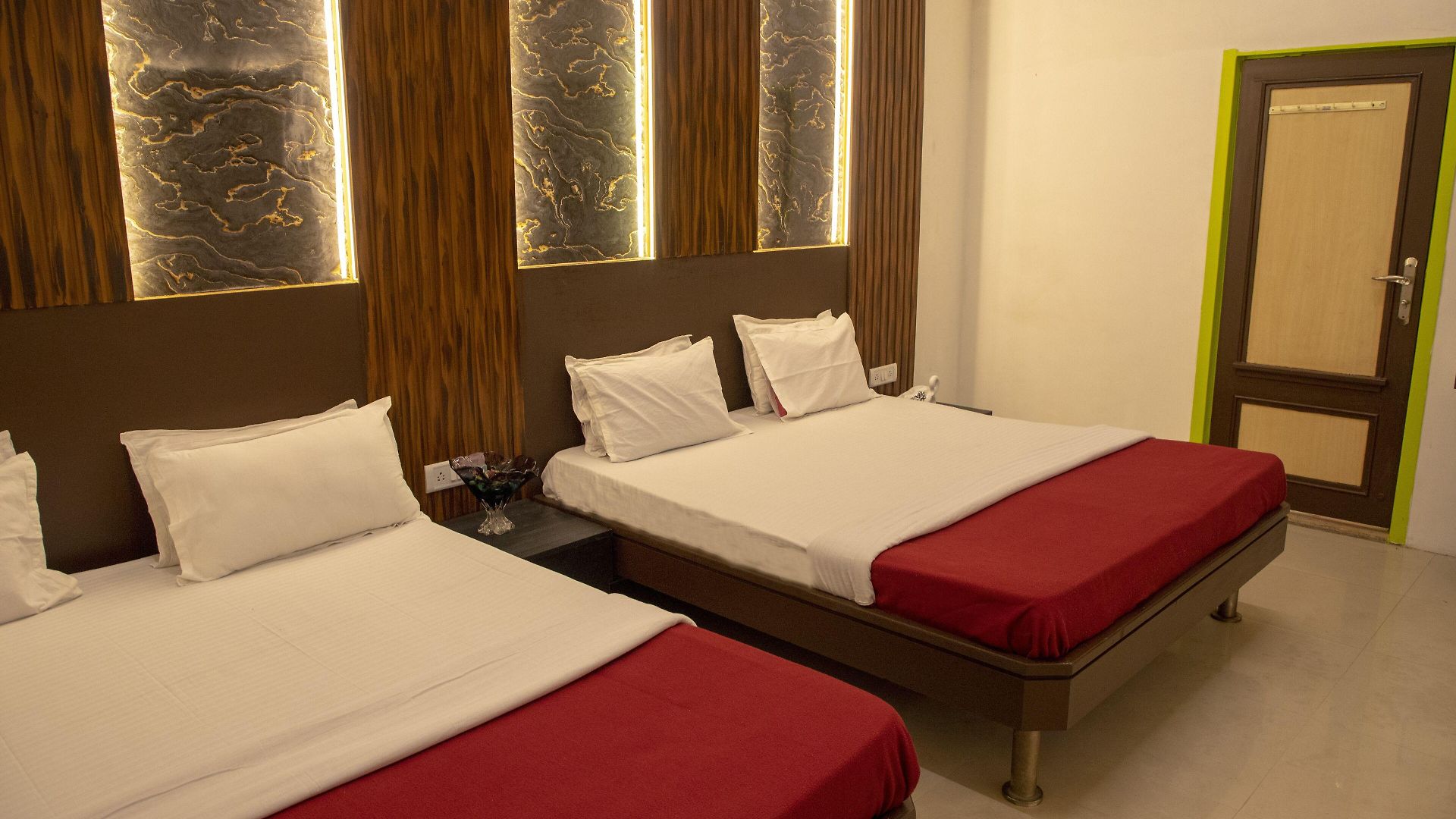 Empire Royale Hostel *