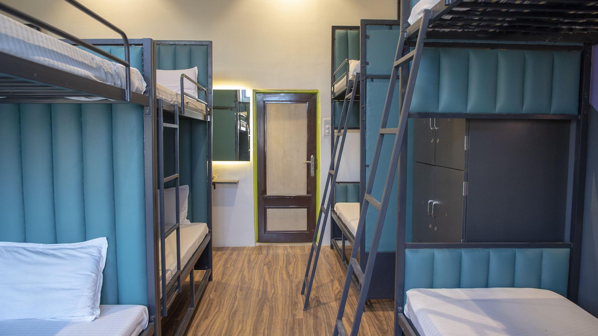Empire Royale Hostel *