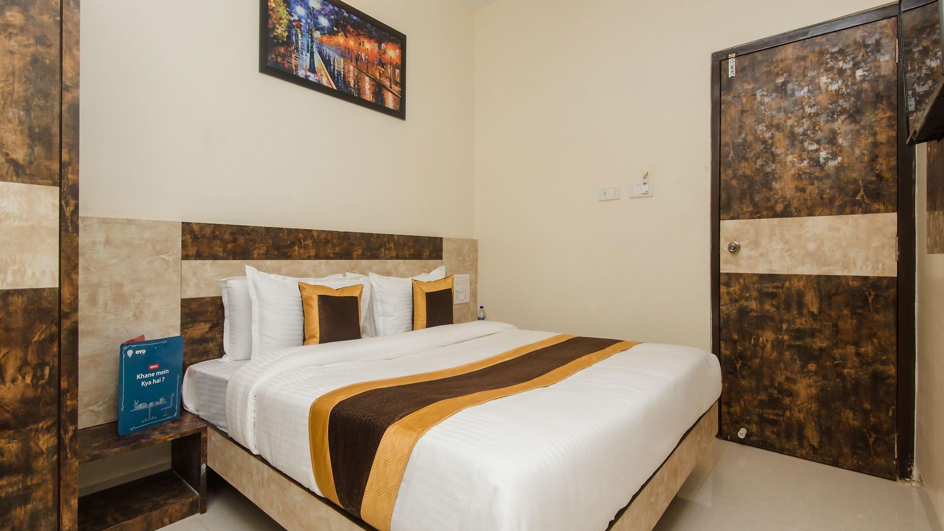 Hotel Fabhotel Embassy Grand