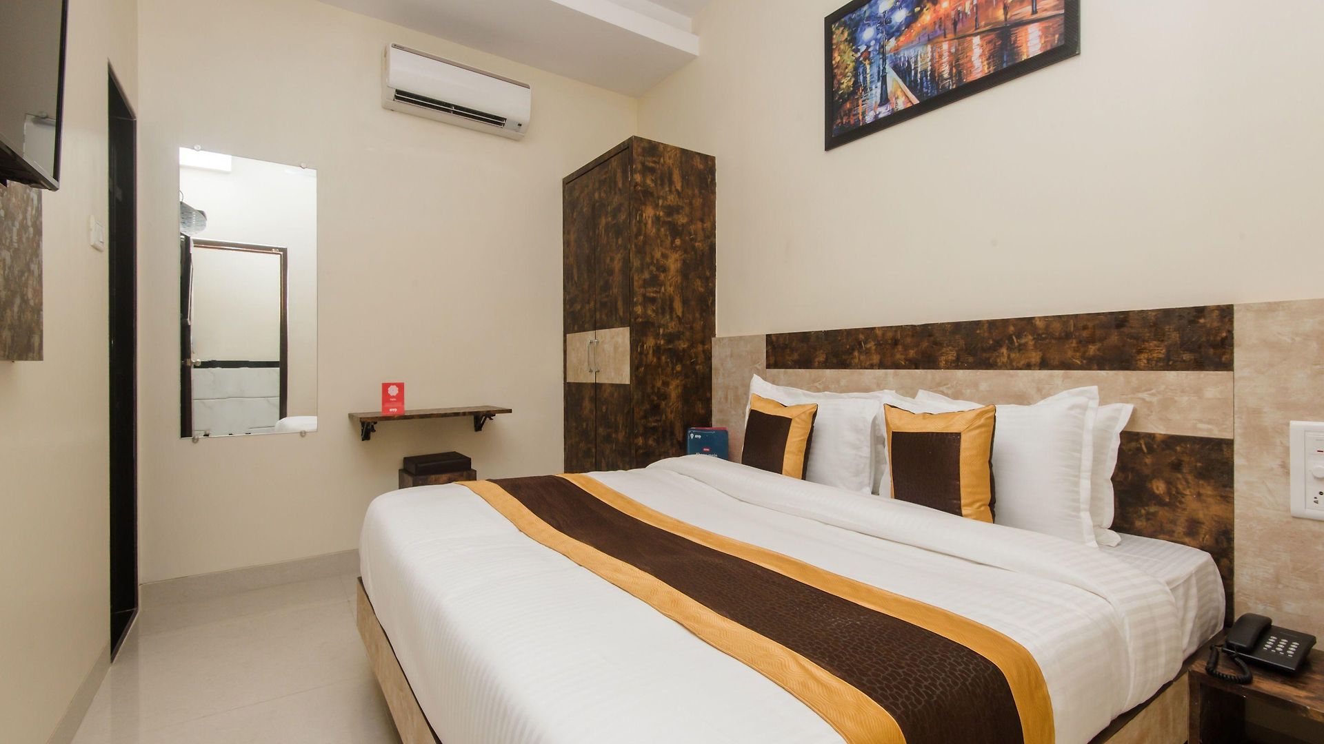 Hotel Fabhotel Embassy Grand 3*