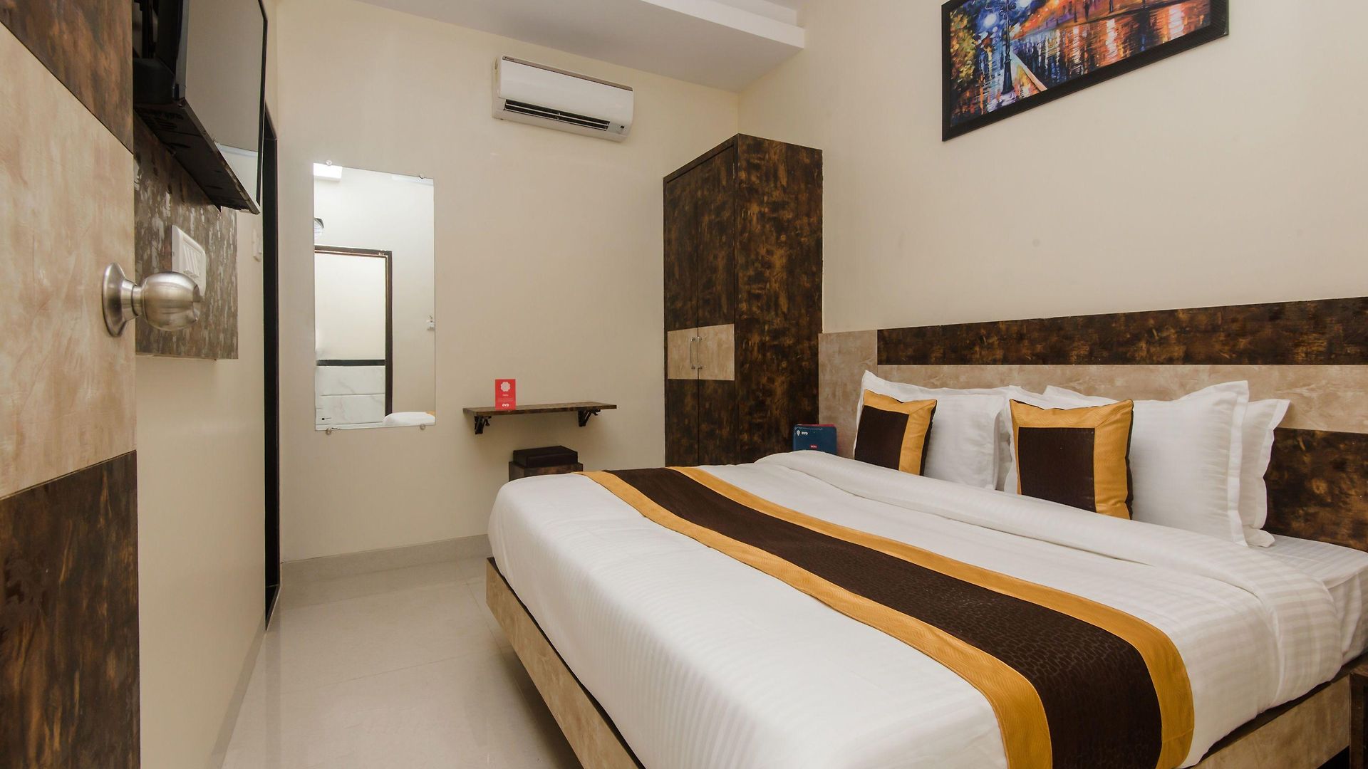 Hotel Fabhotel Embassy Grand 3*
