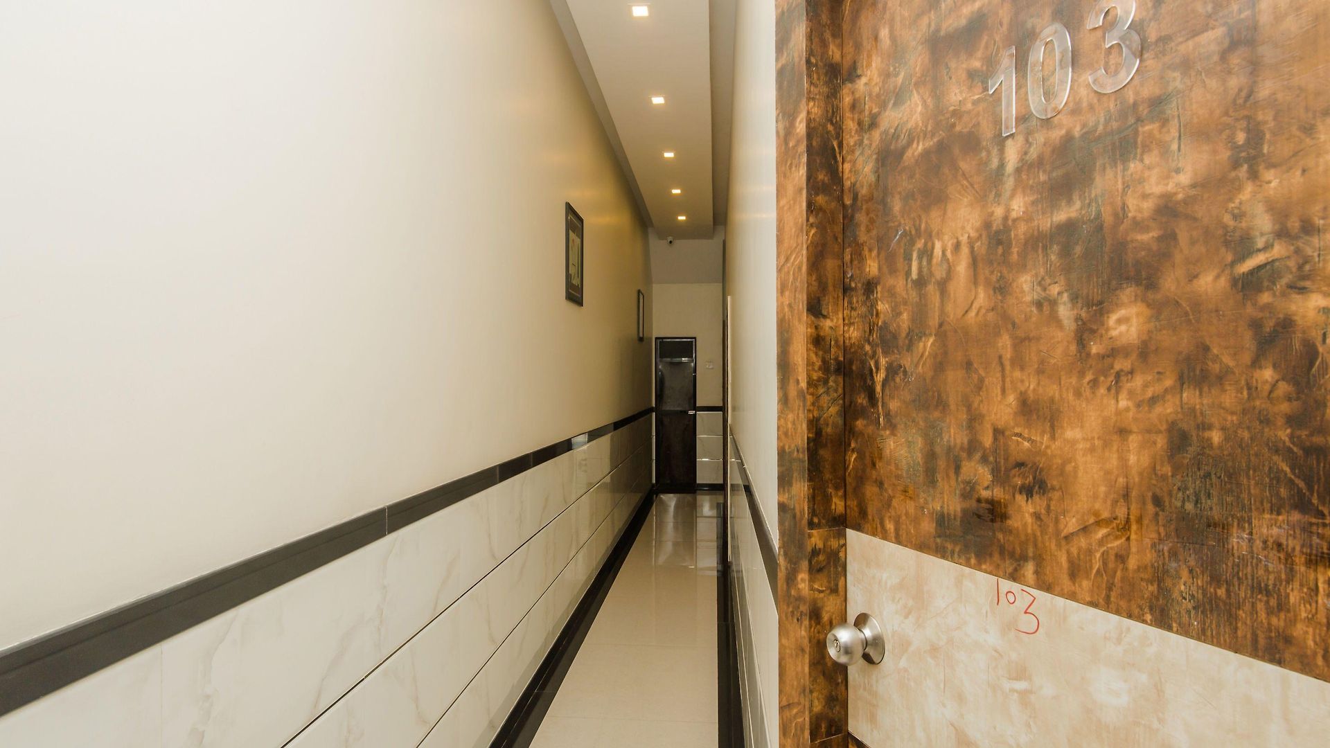 Fabhotel Embassy Grand Hotel