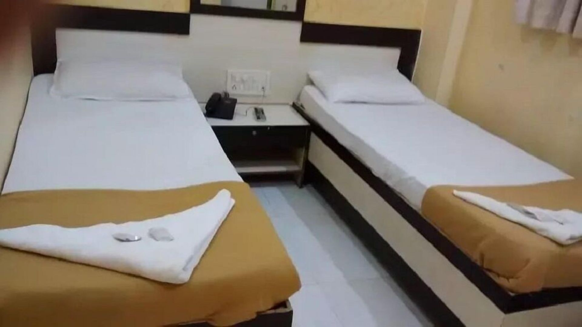Hotel Maangta 127 @ Andheri East