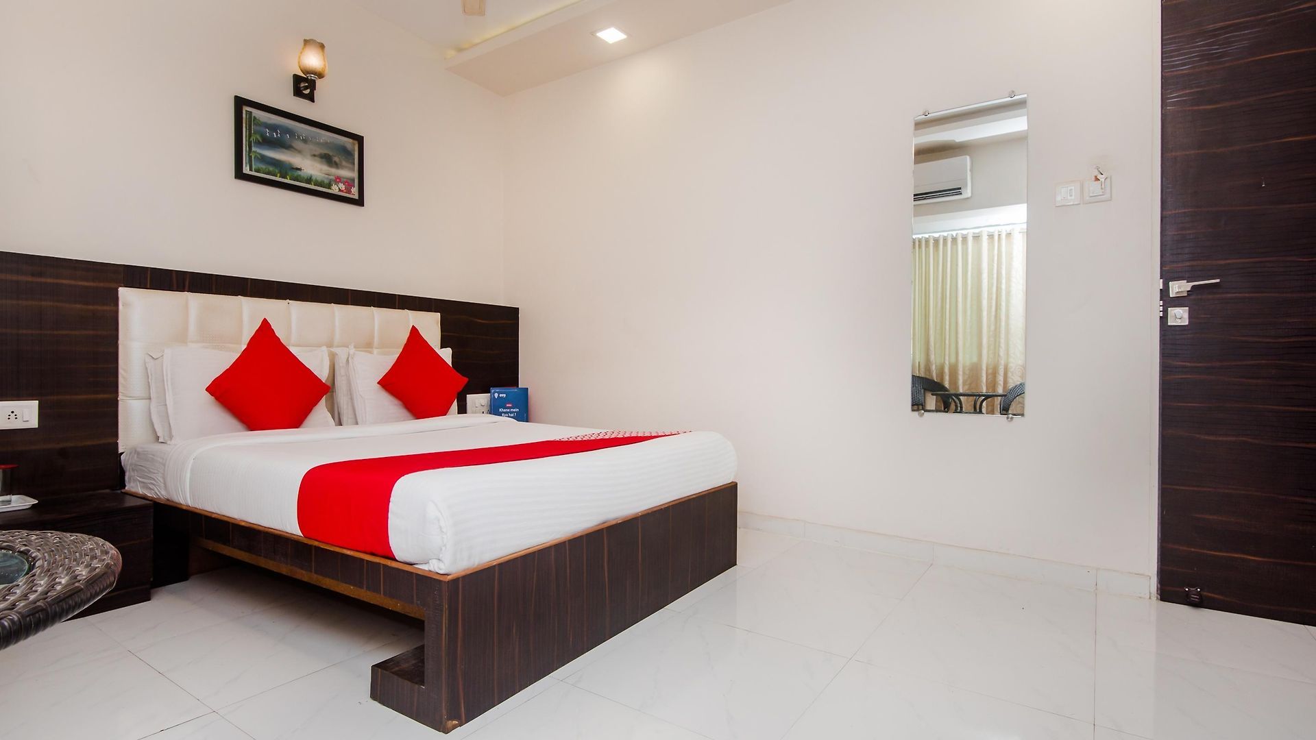 O Alfa Grand Near Chhatrapati Shivaji International Airport Hotel