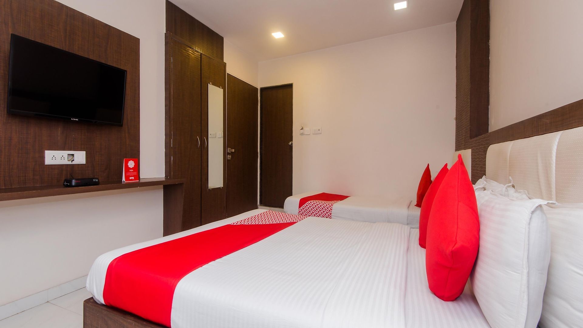O Alfa Grand Near Chhatrapati Shivaji International Airport Hotel