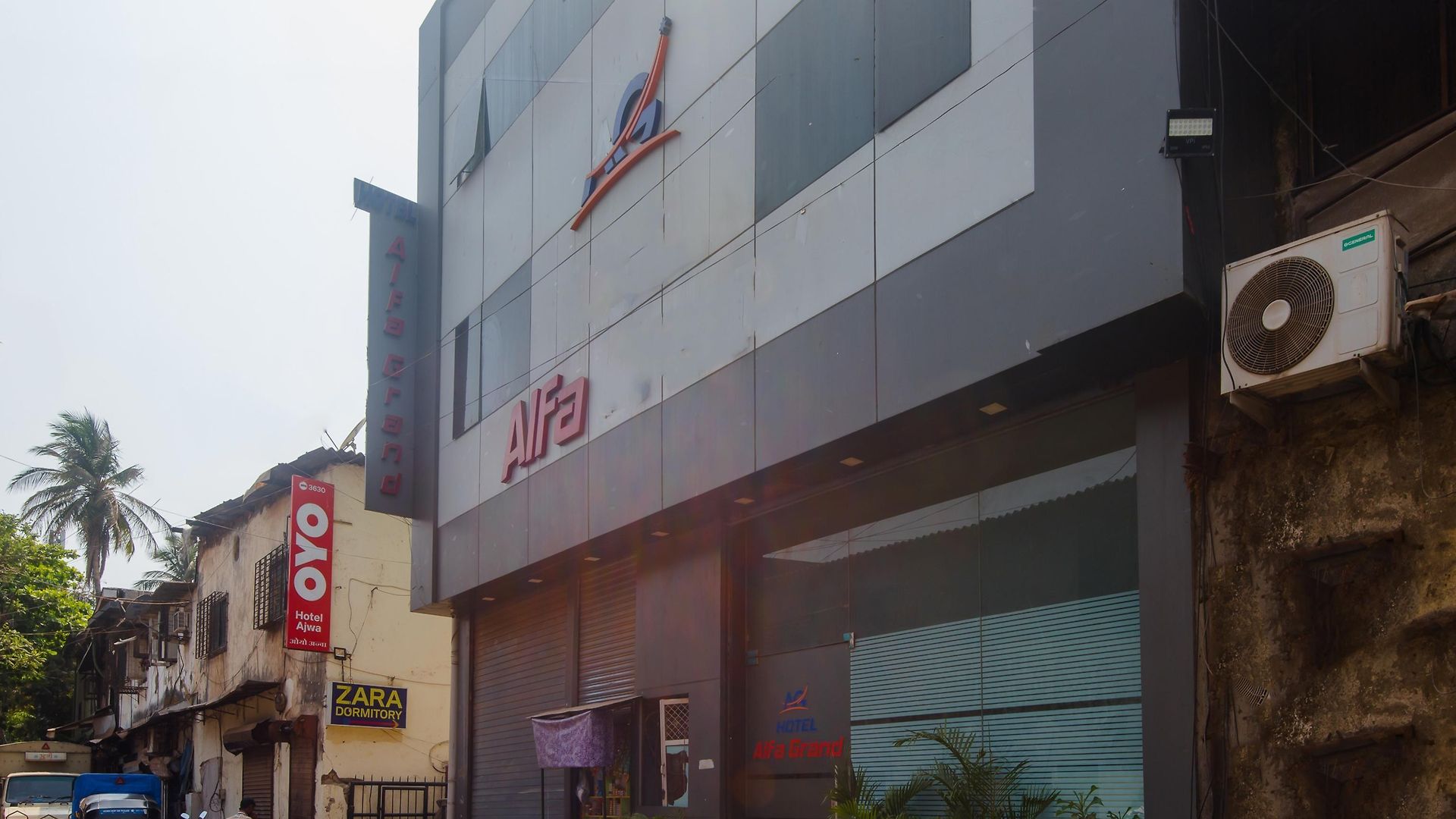 O Alfa Grand Near Chhatrapati Shivaji International Airport Hotel 3*