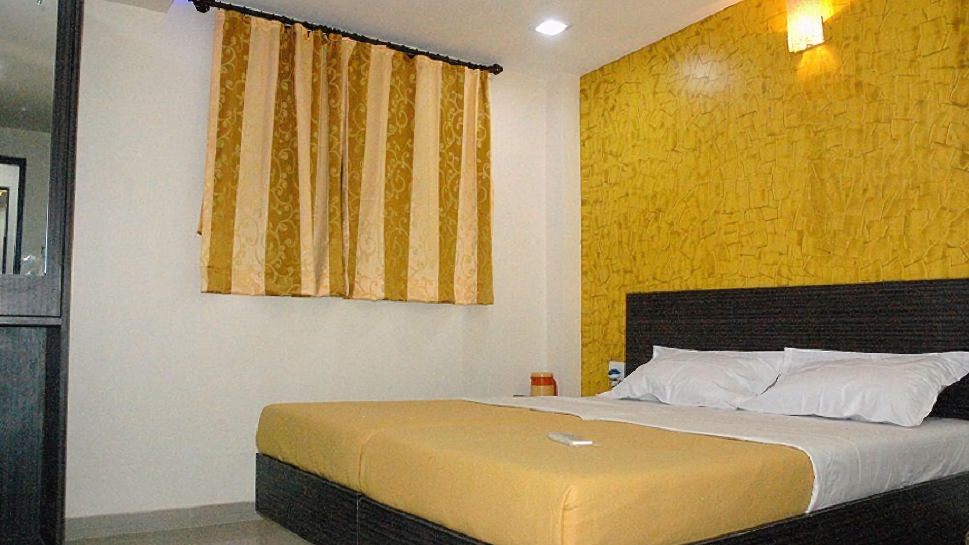 Hotel Golden Sagar - Kurla 3*