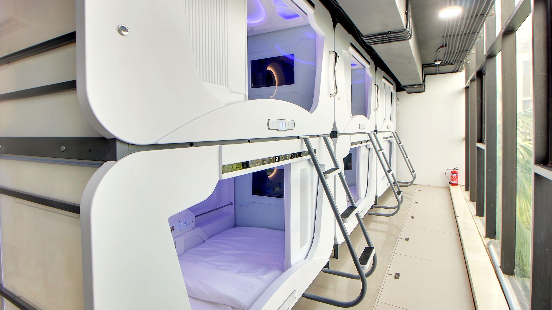 Astropods Airport, Mumbai. 3* Mumbai