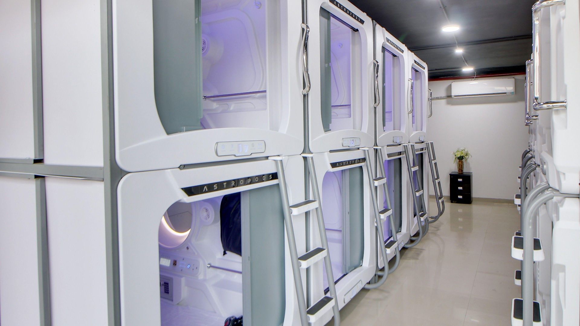 Astropods Airport, Mumbai. Guest house Mumbai