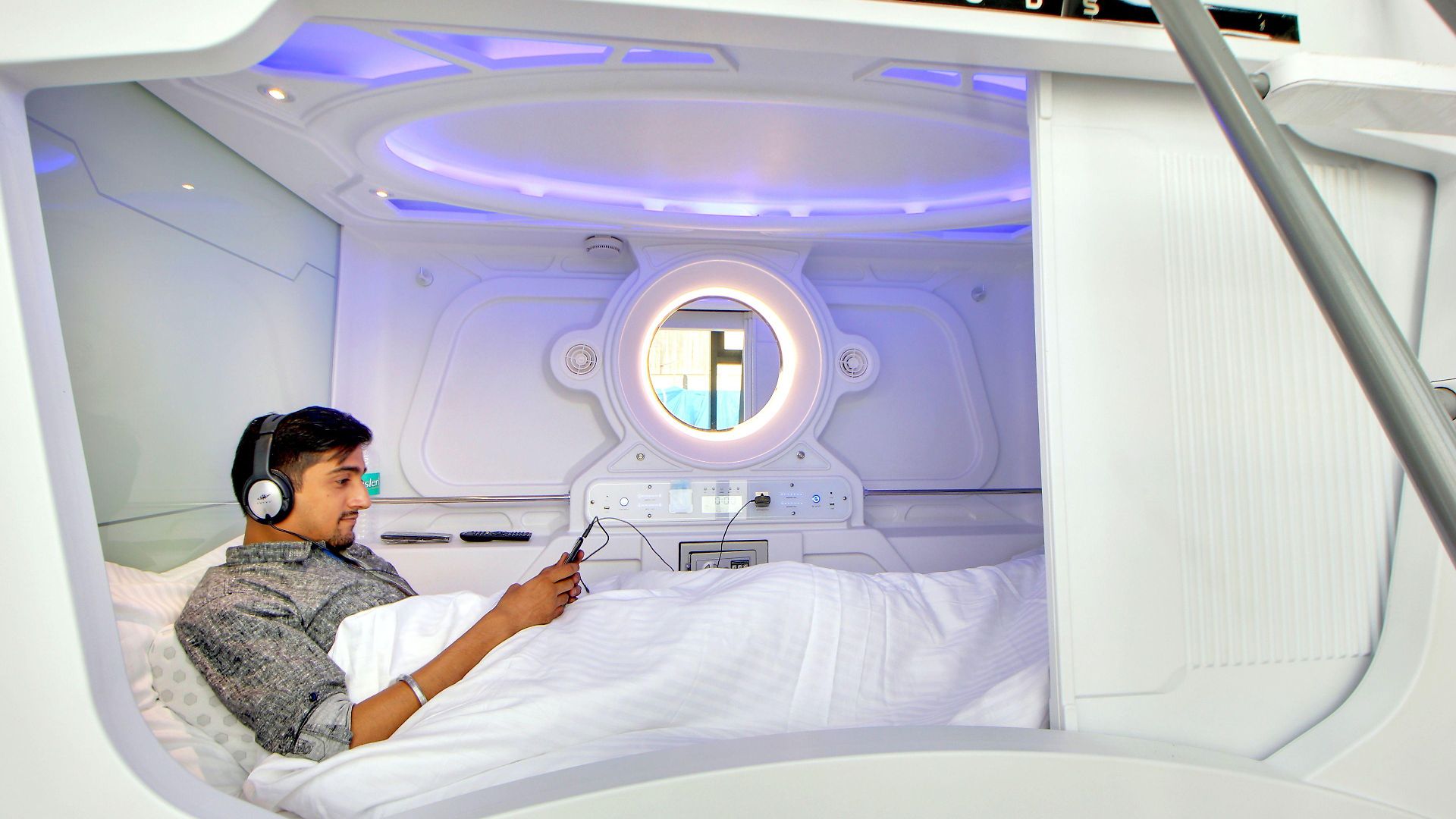 Astropods Airport, Mumbai. Guest house Mumbai