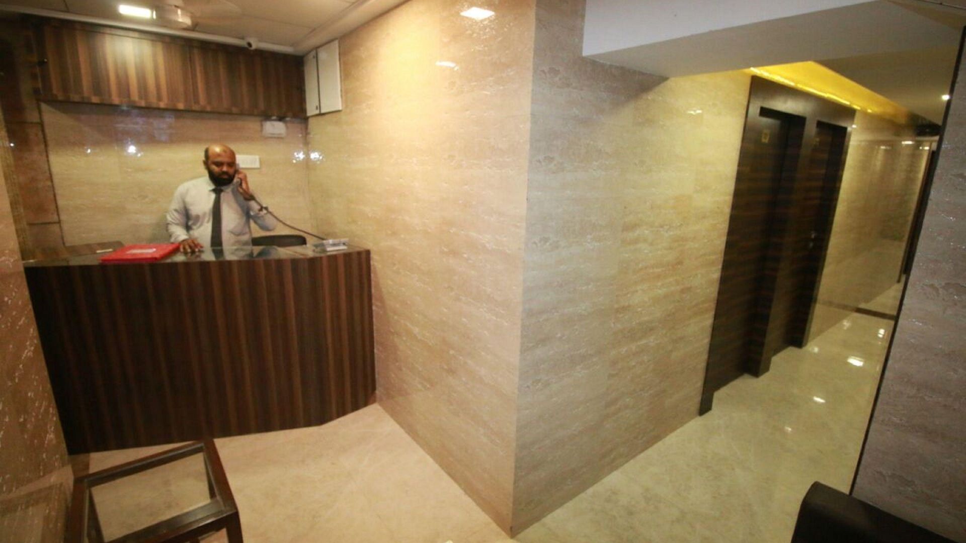 Hotel Alfa International Near Nanavati Hospital Near Airport Near Juhu 3*