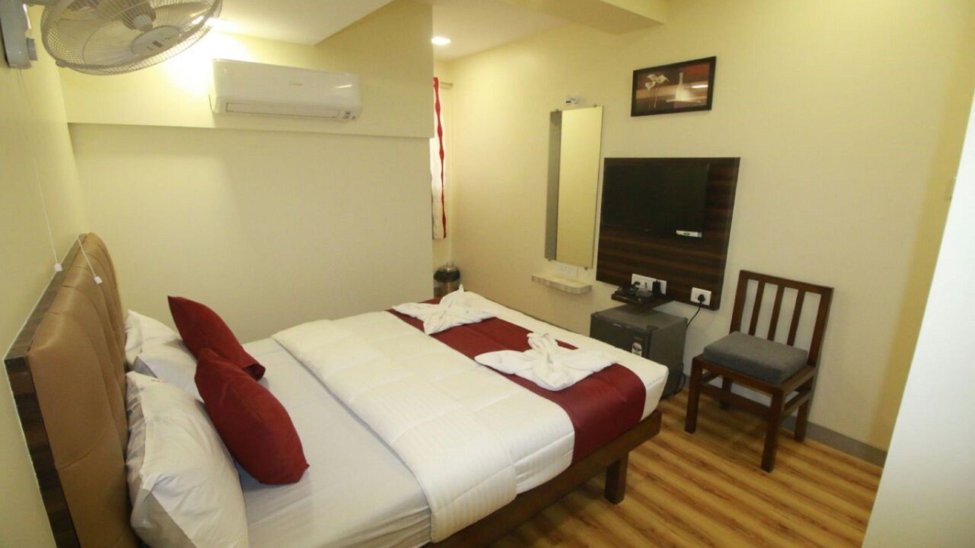 Hotel Alfa International Near Nanavati Hospital Near Airport Near Juhu 3*