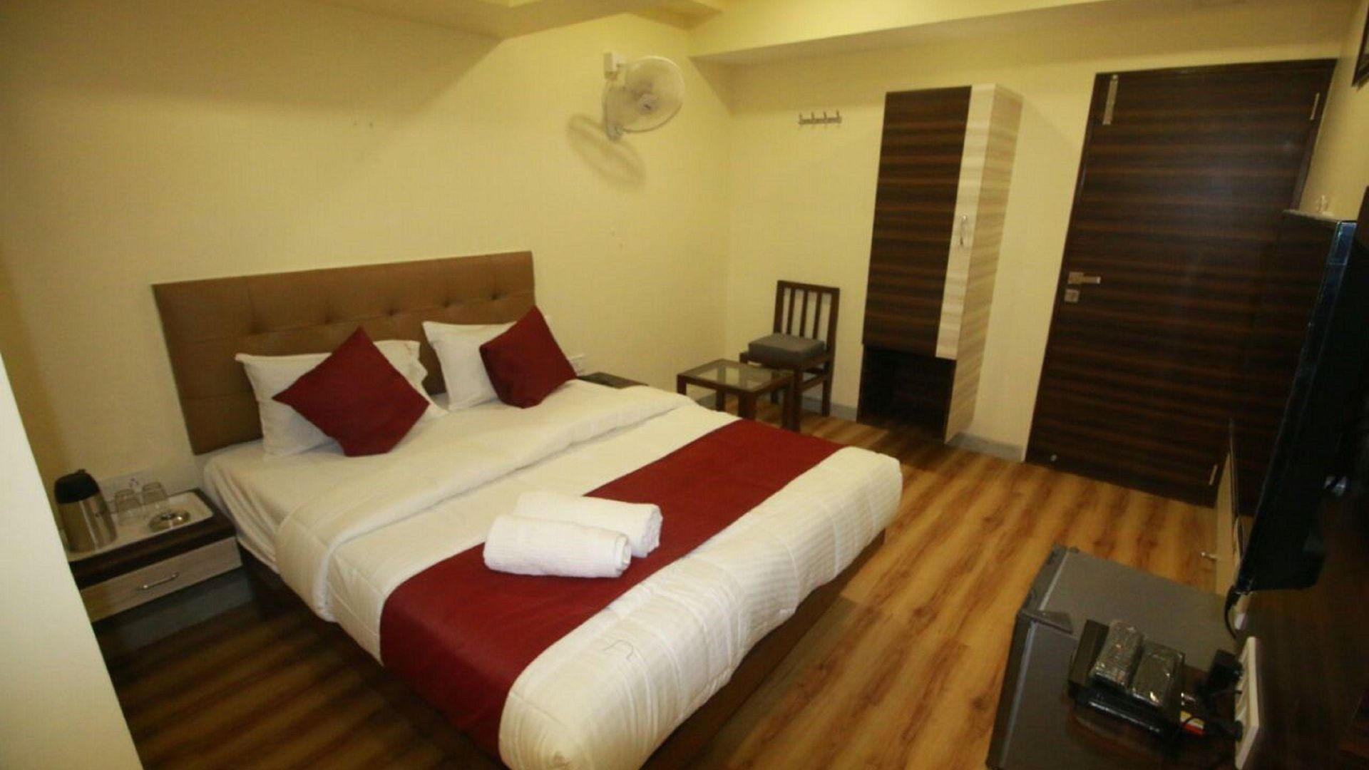 Hotel Alfa International Near Nanavati Hospital Near Airport Near Juhu