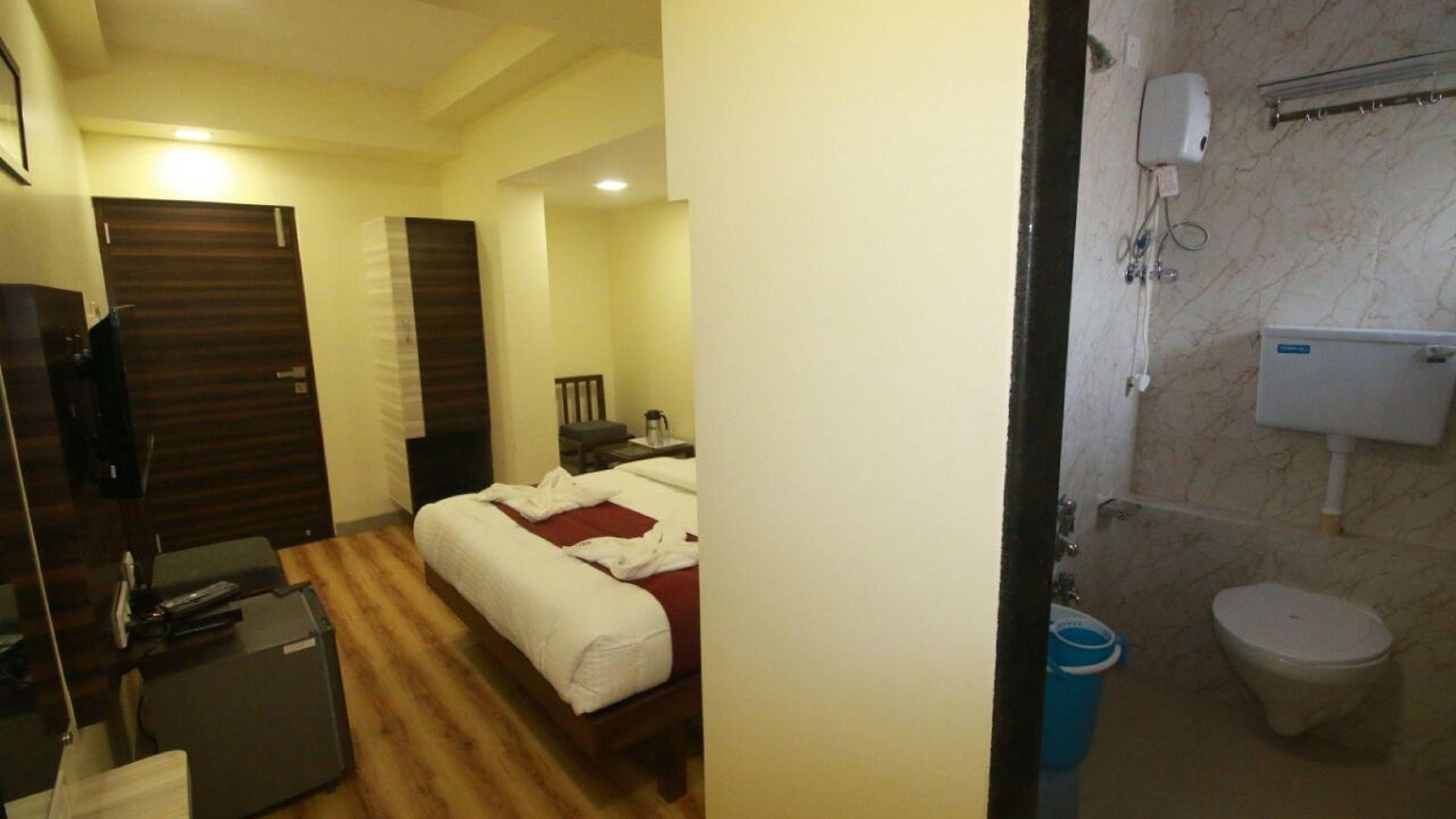 Hotel Alfa International Near Nanavati Hospital Near Airport Near Juhu Mumbai
