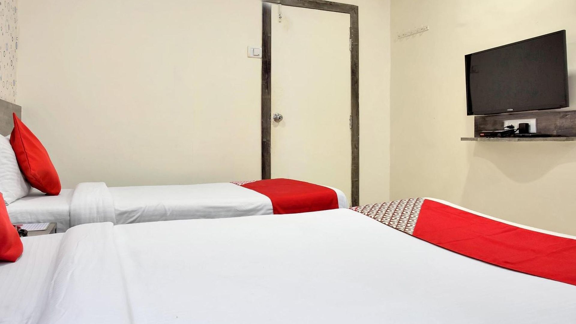 Hotel O Rana Residency Near Western Express Highway Metro Station