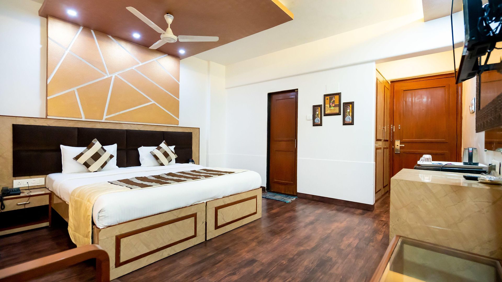 Hotel Mina International