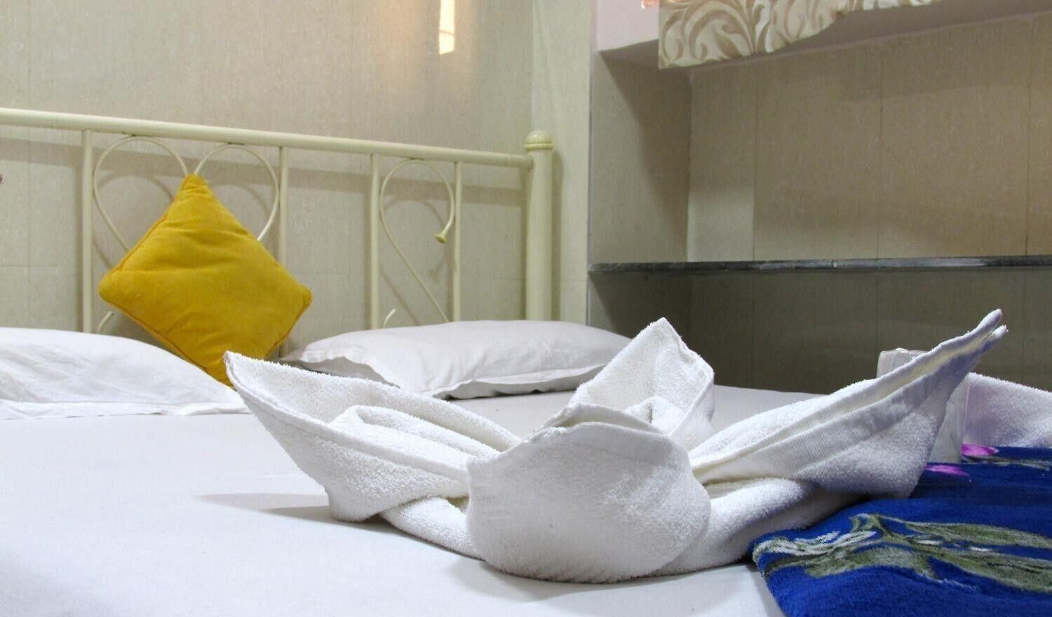 Inn Traveller's - *