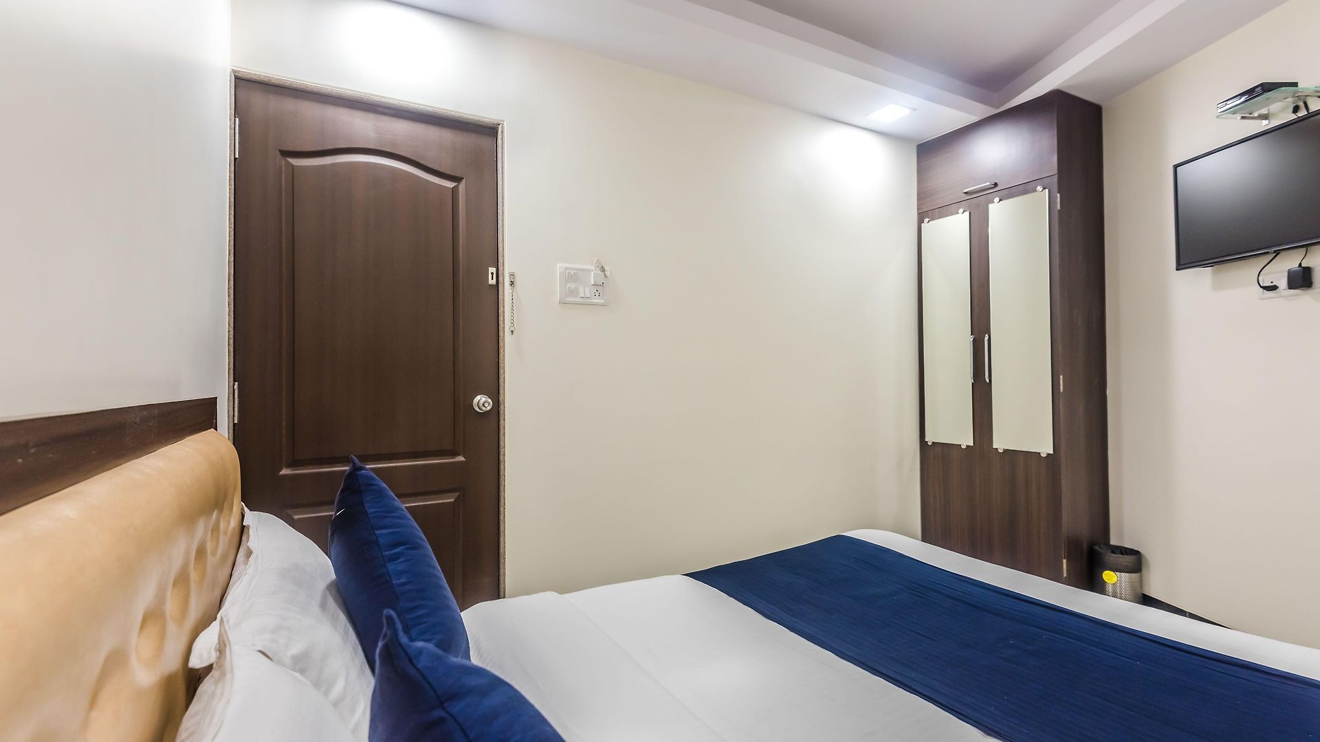 Zee Residency Hotel *