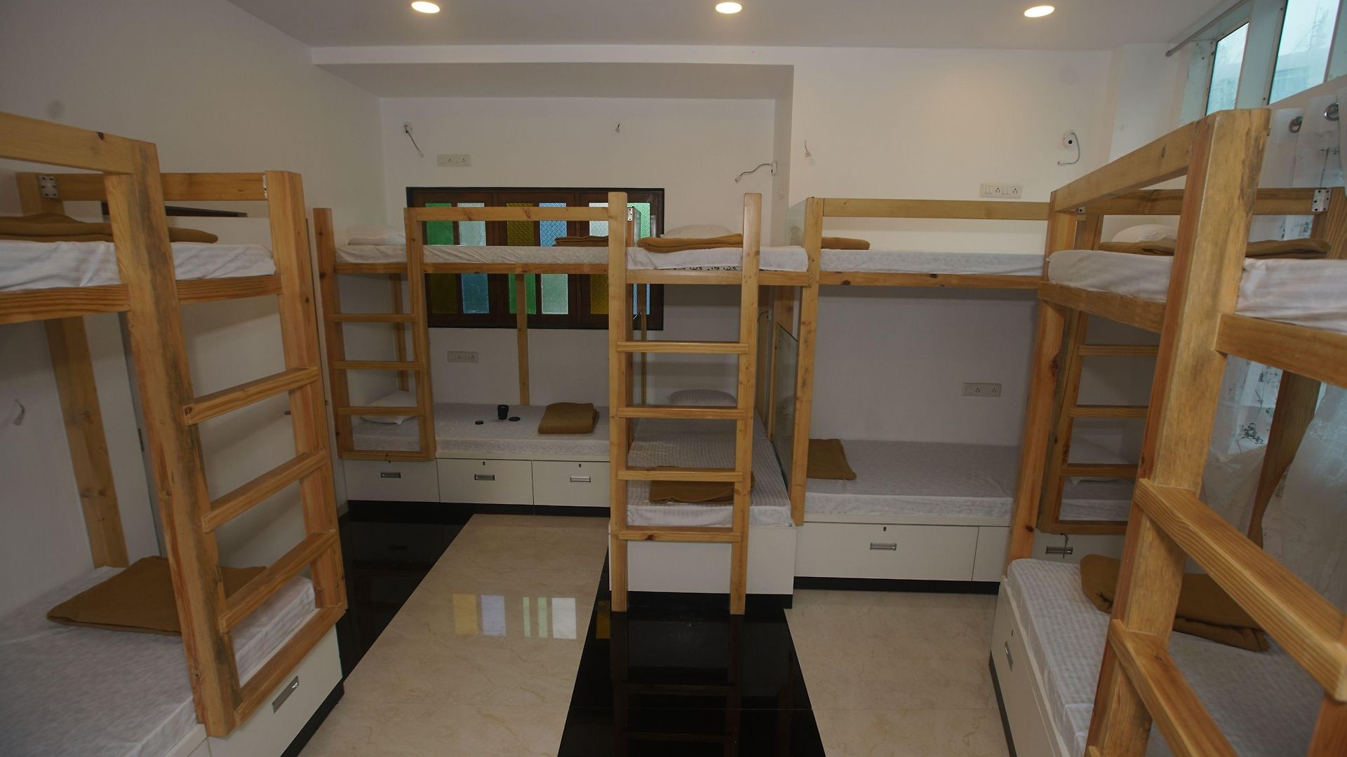 Staytion Dorm- A Backpackers Hostel *