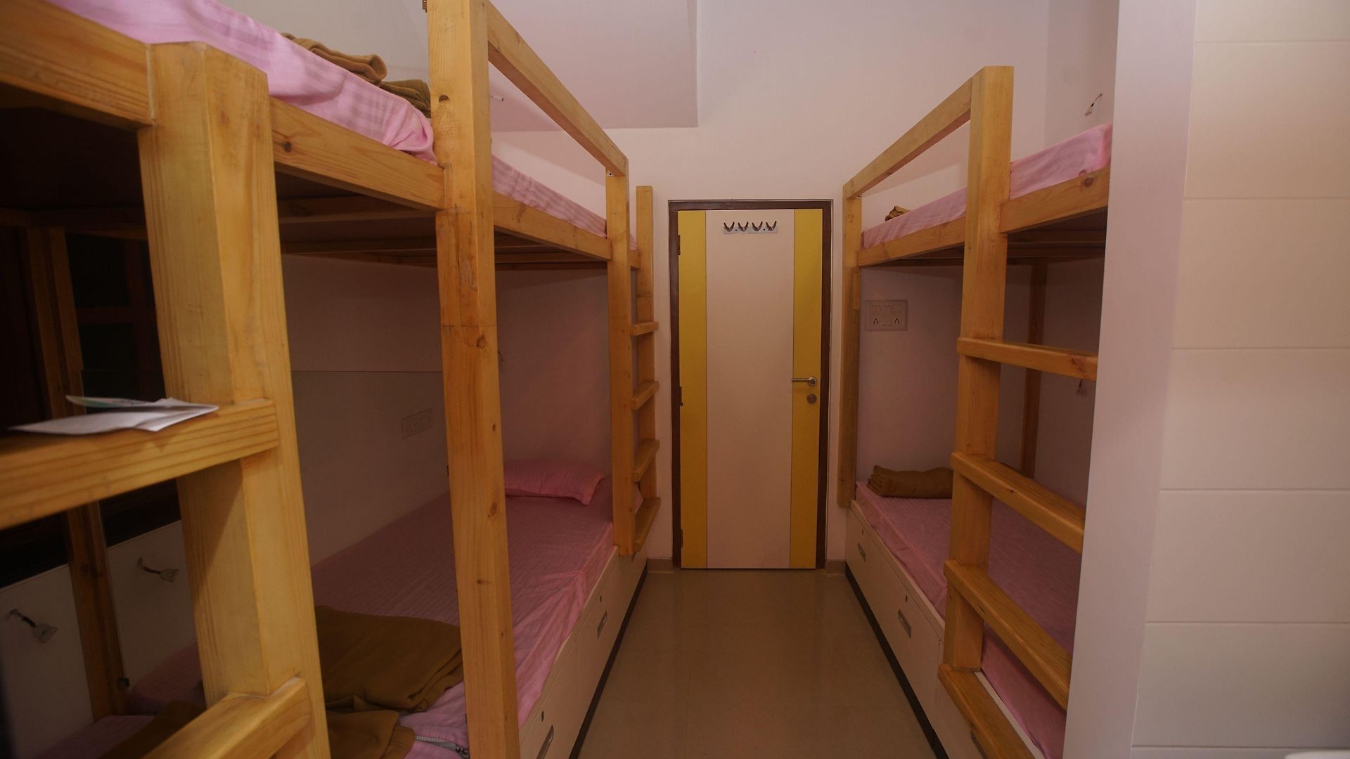 Staytion Dorm- A Backpackers *