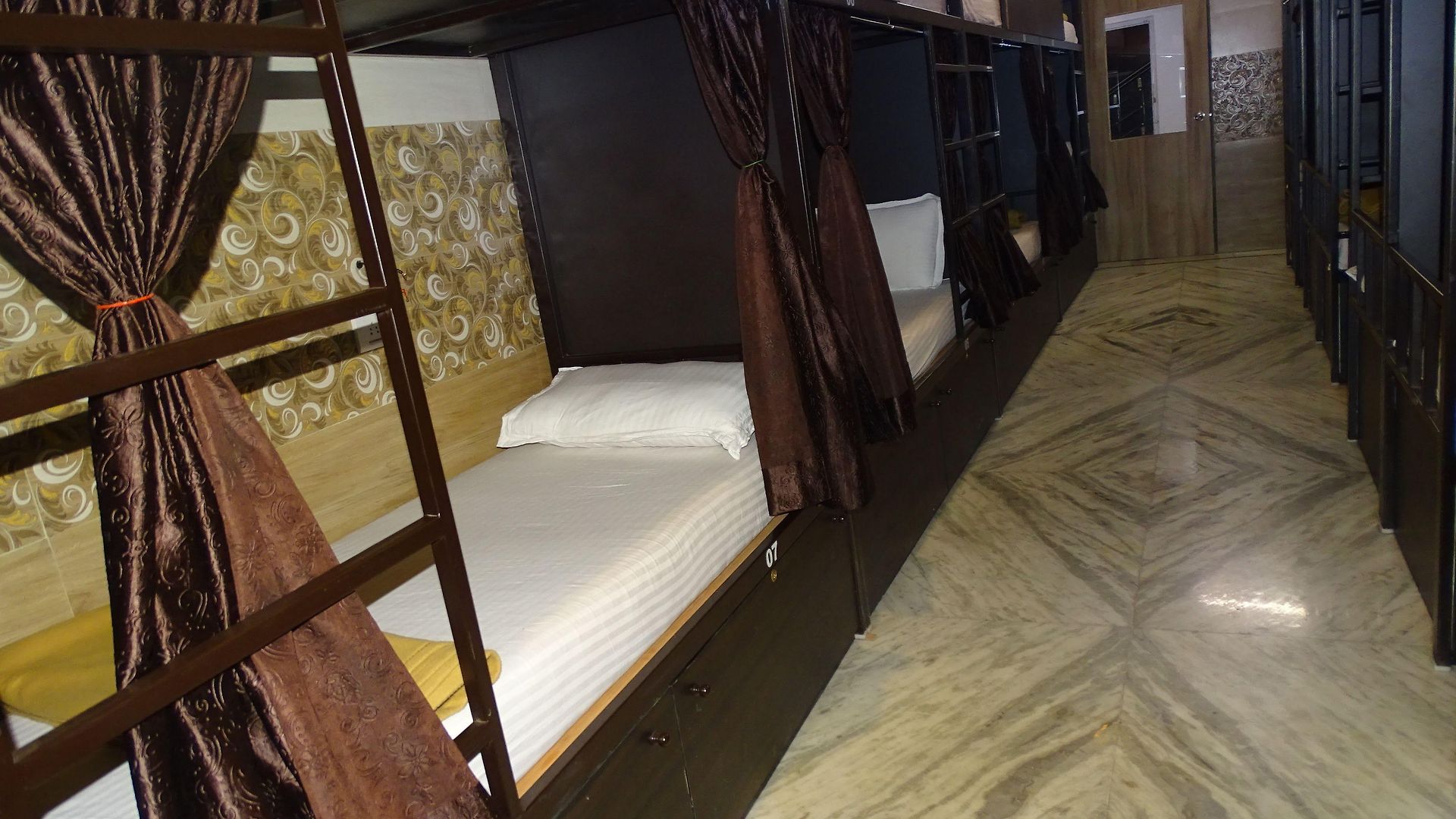 Hostel Sunshine Backpackers Airport