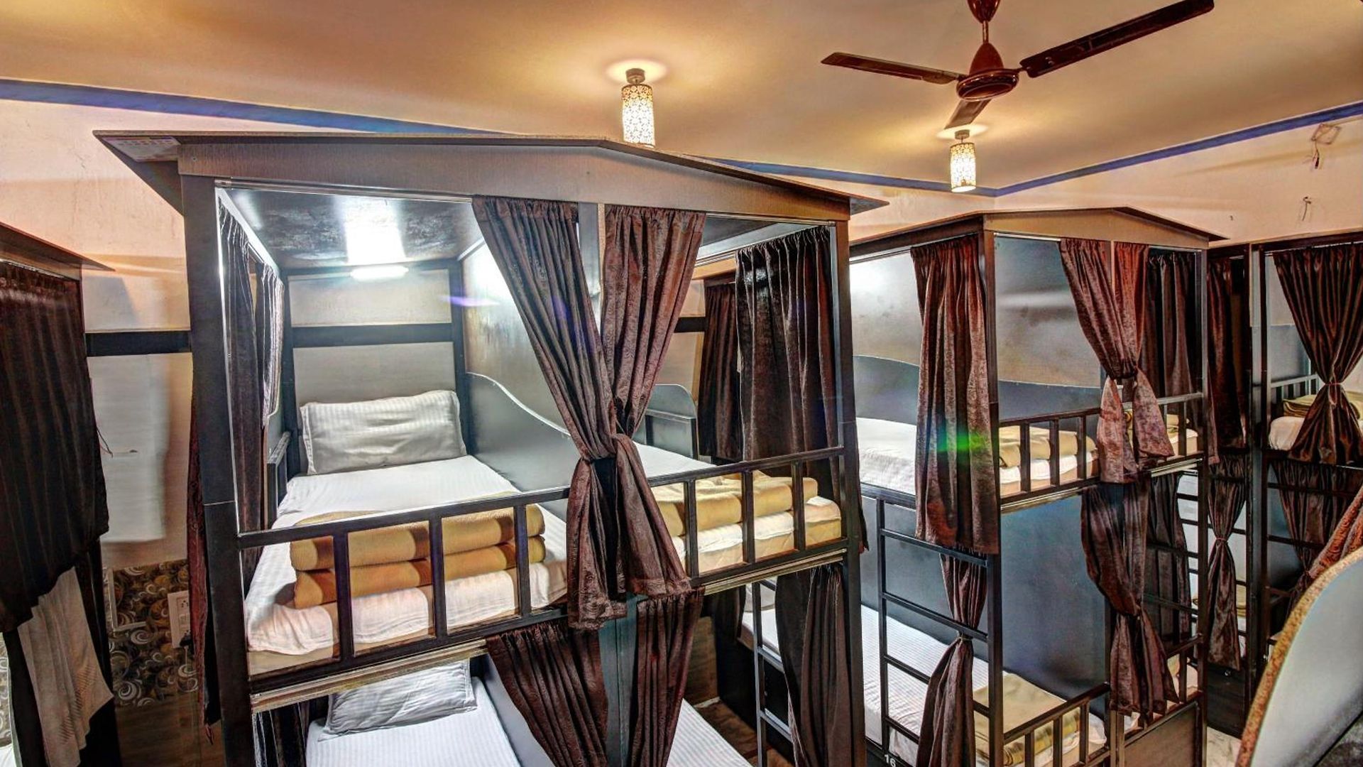 Sunshine Backpackers Airport Mumbai