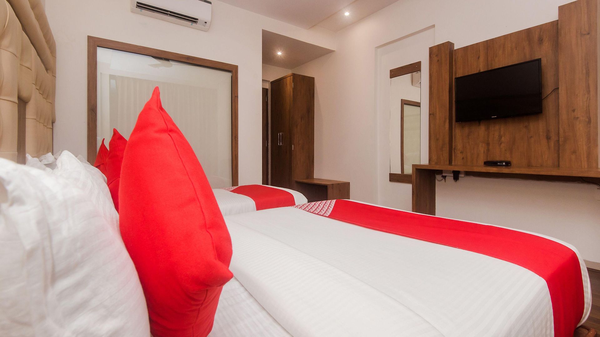 Oyo 22039 Bkc Grand 3* Mumbai