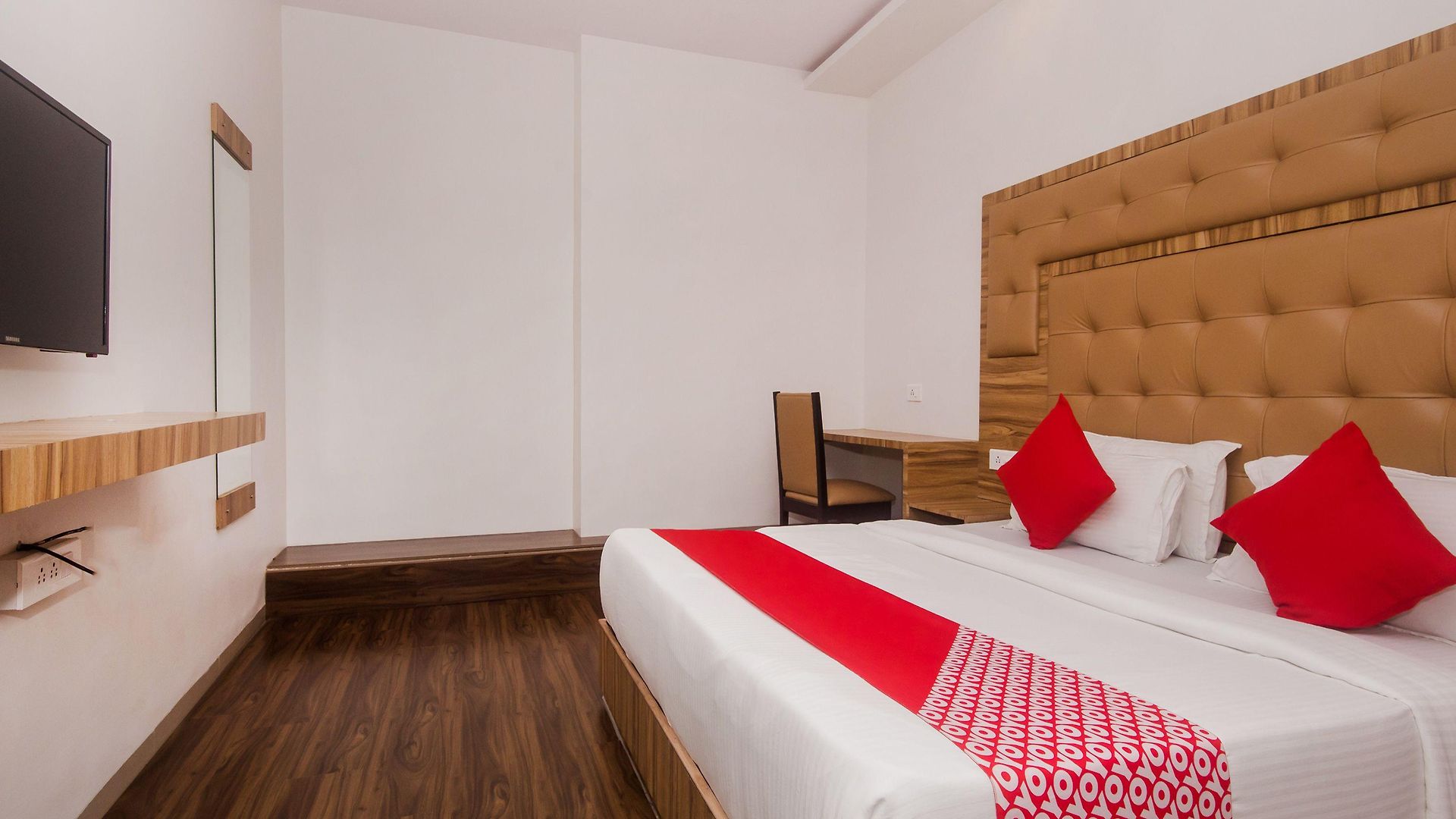 Hotel Oyo 22039 Bkc Grand