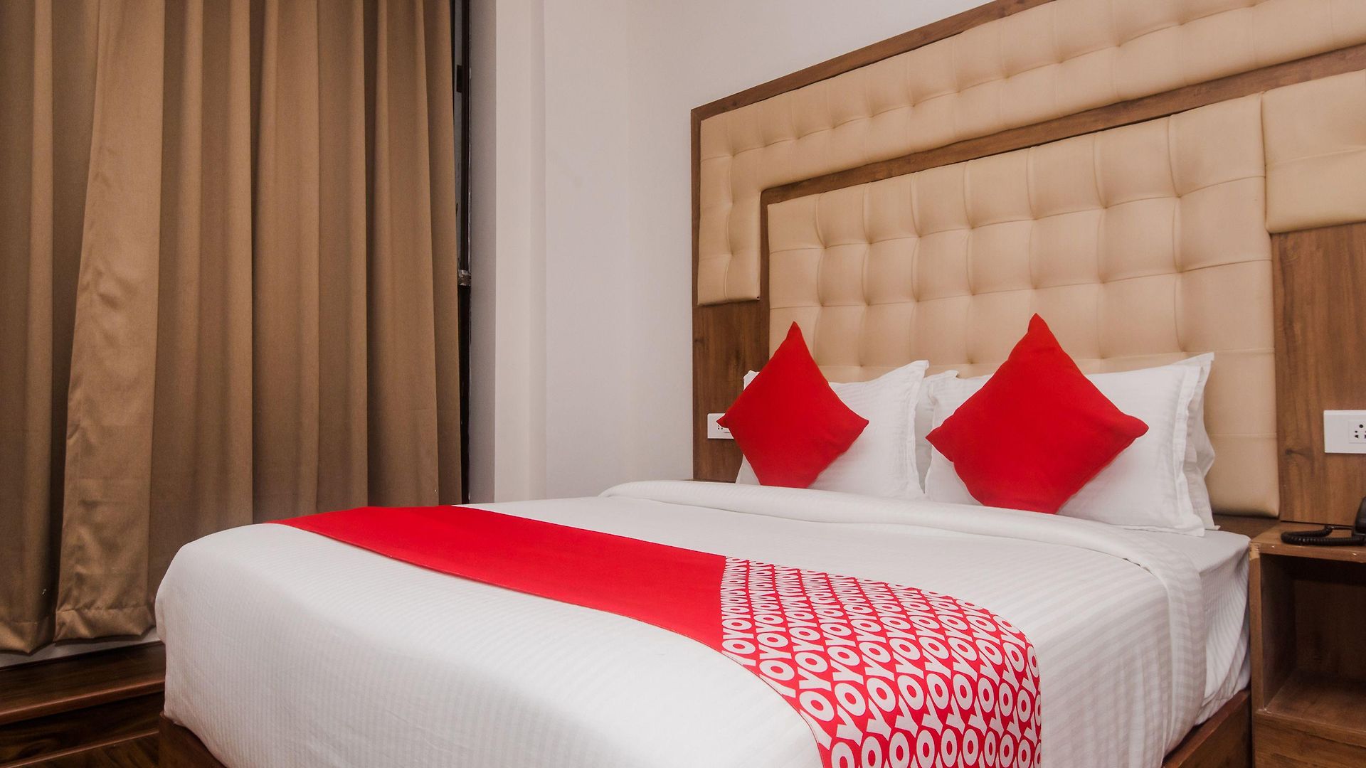 Oyo 22039 Bkc Grand Hotel 3*