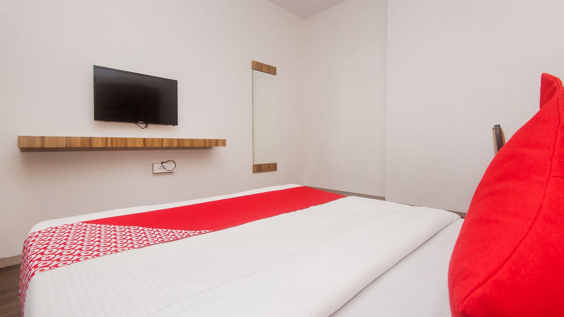 Oyo 22039 Bkc Grand Hotel Mumbai
