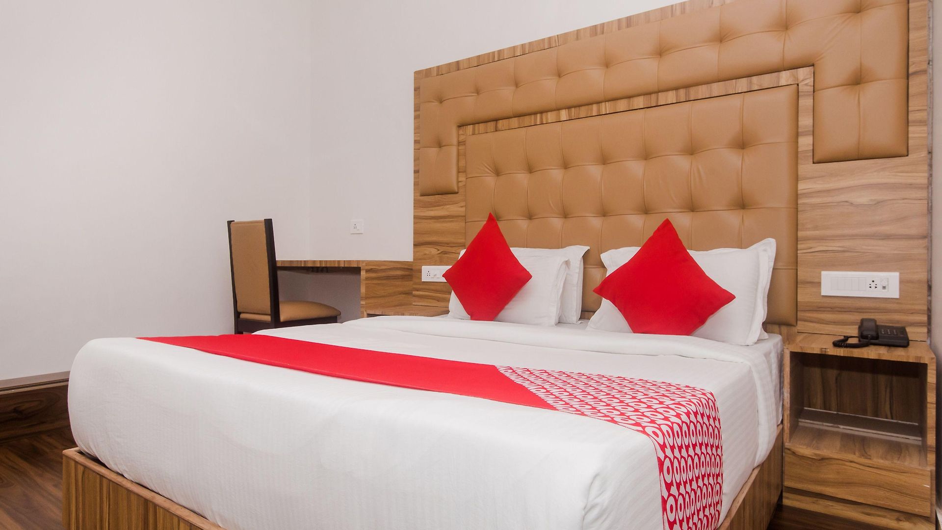 Oyo 22039 Bkc Grand Hotel