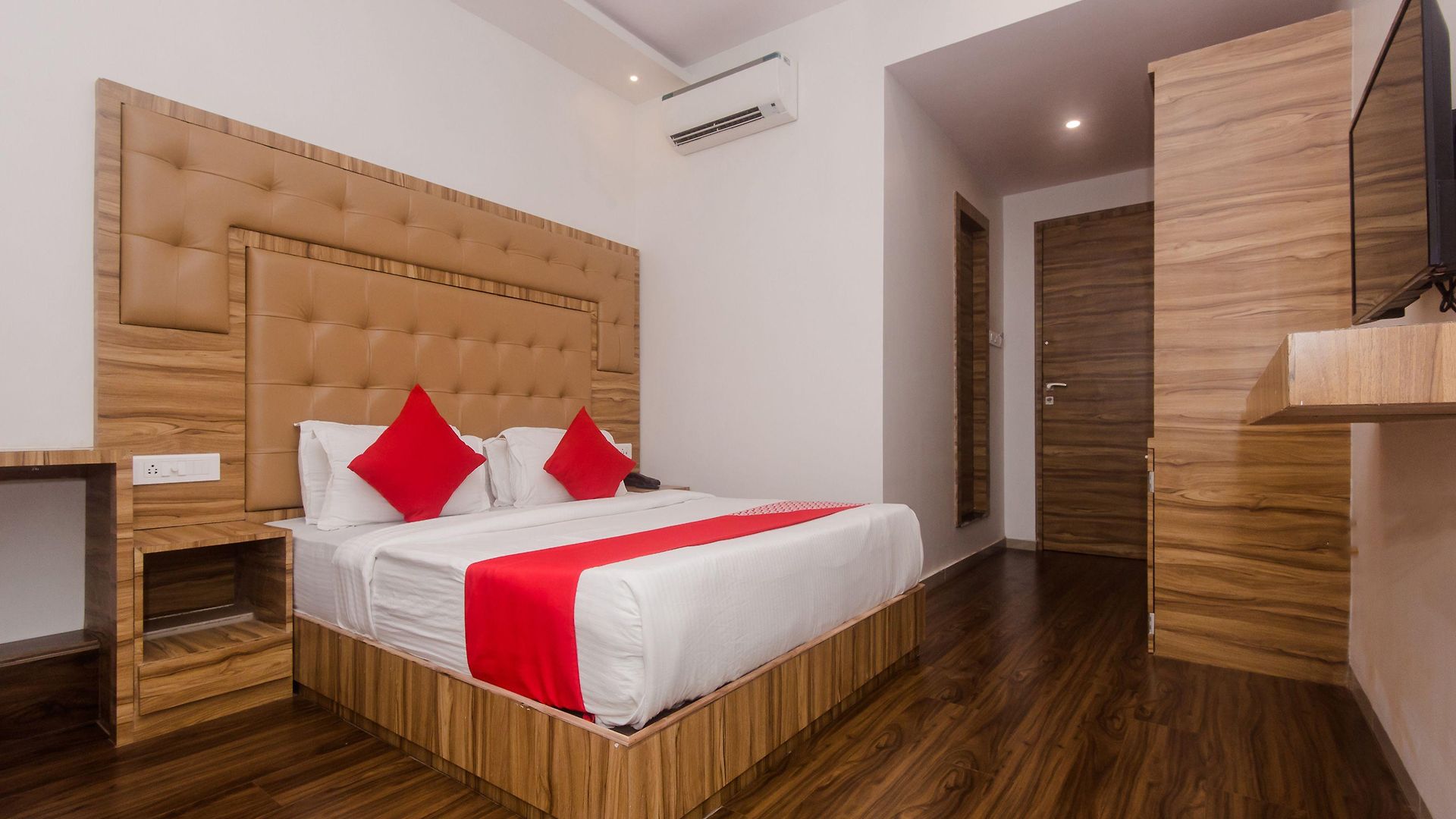 Hotel Oyo 22039 Bkc Grand Mumbai
