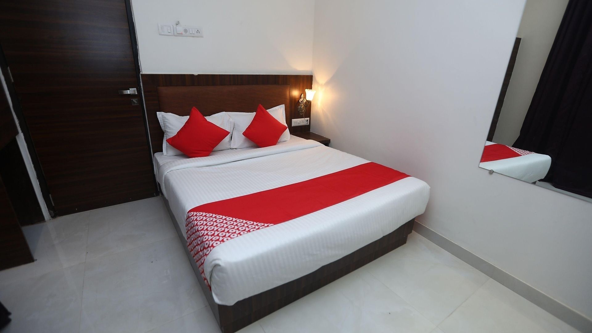 Hotel Oyo 24293 Amana International