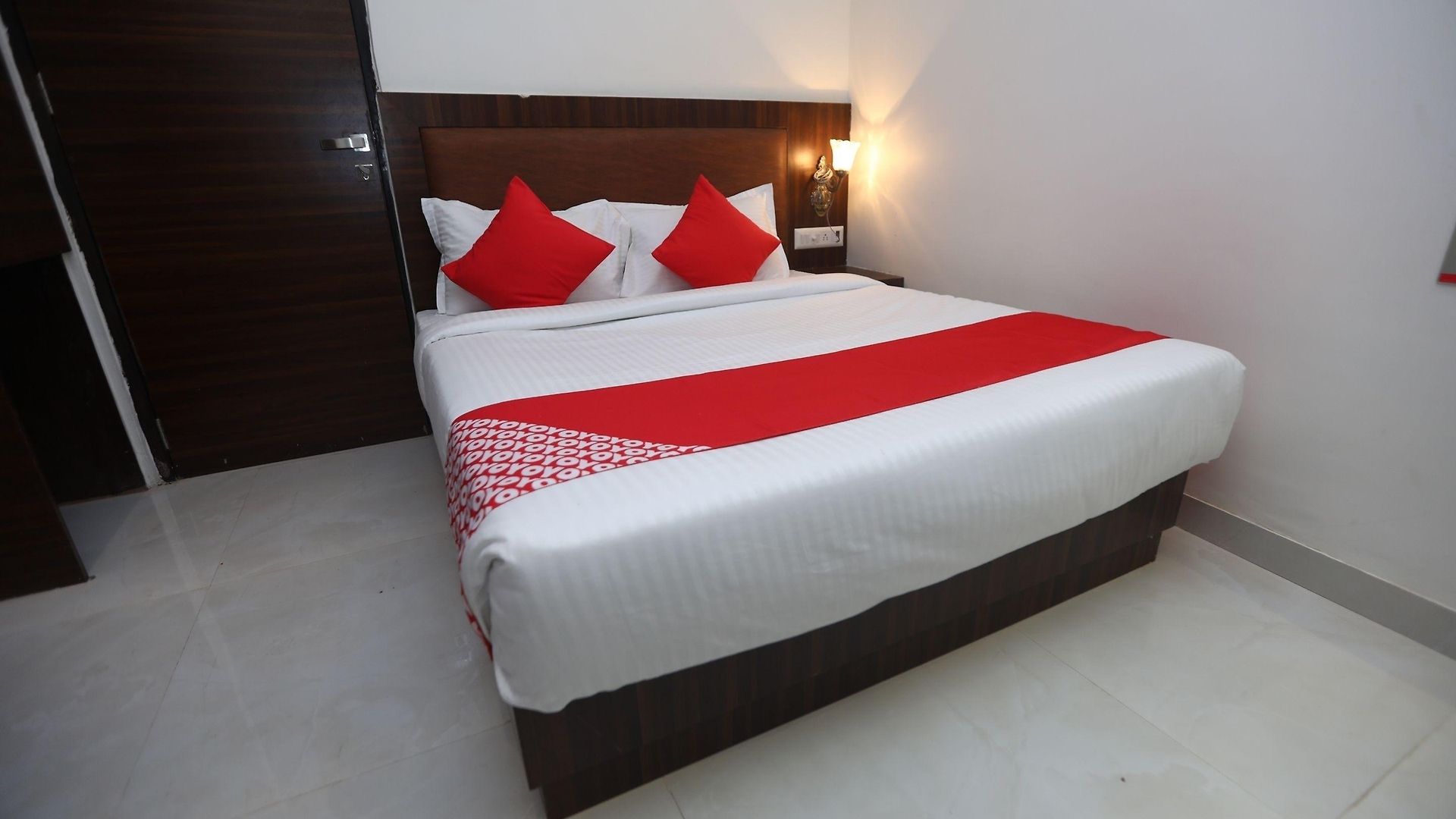Hotel Oyo 24293 Amana International Mumbai