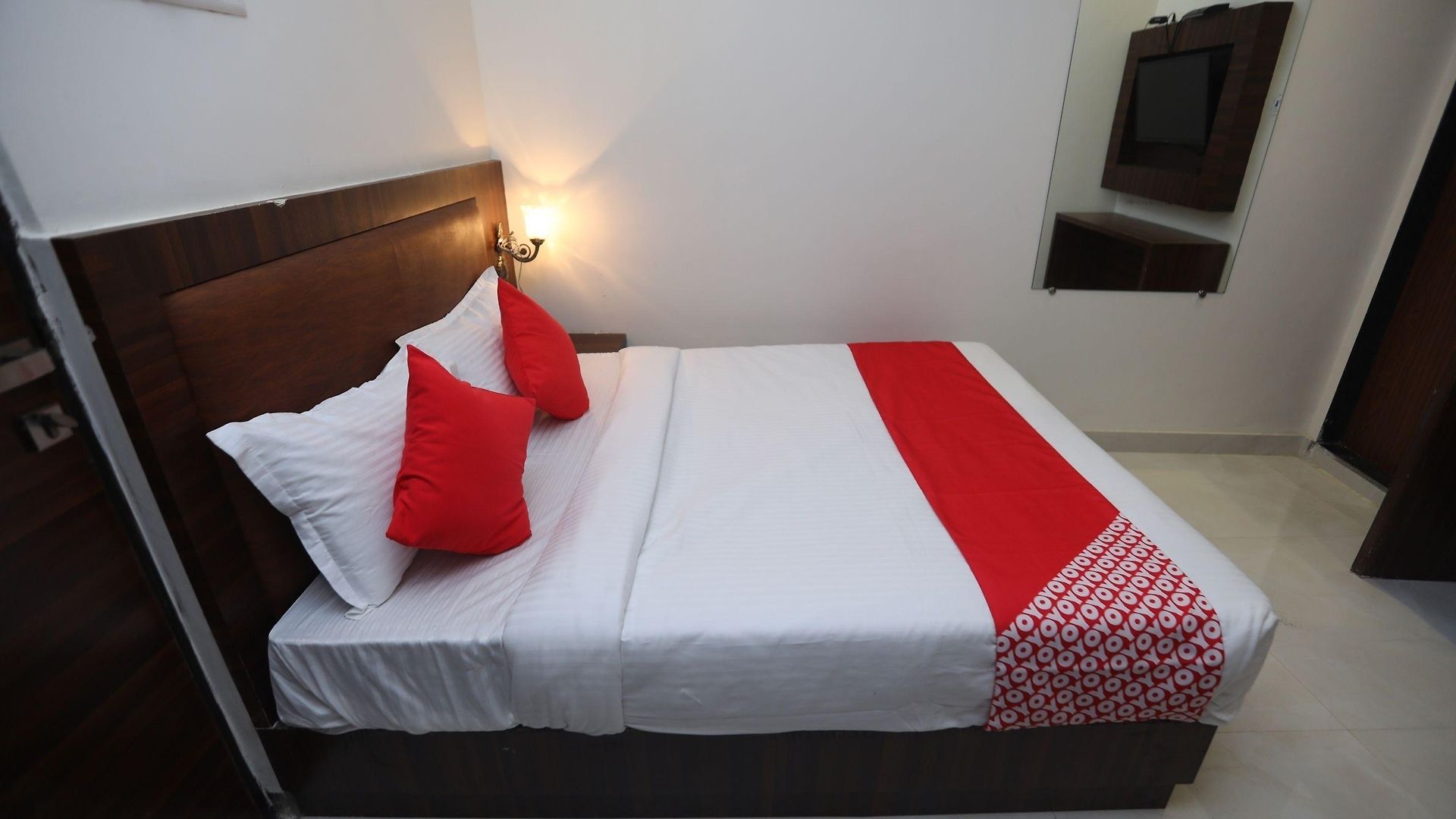 Oyo 24293 Amana International Hotel 3*