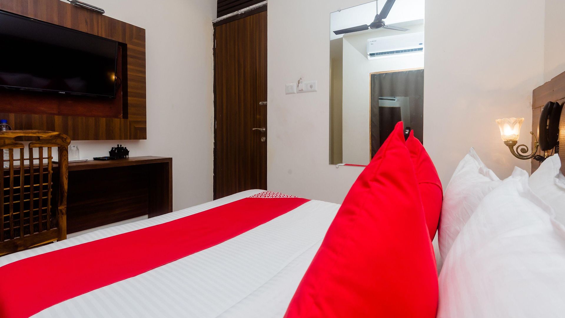 Hotel Oyo 24293 Amana International