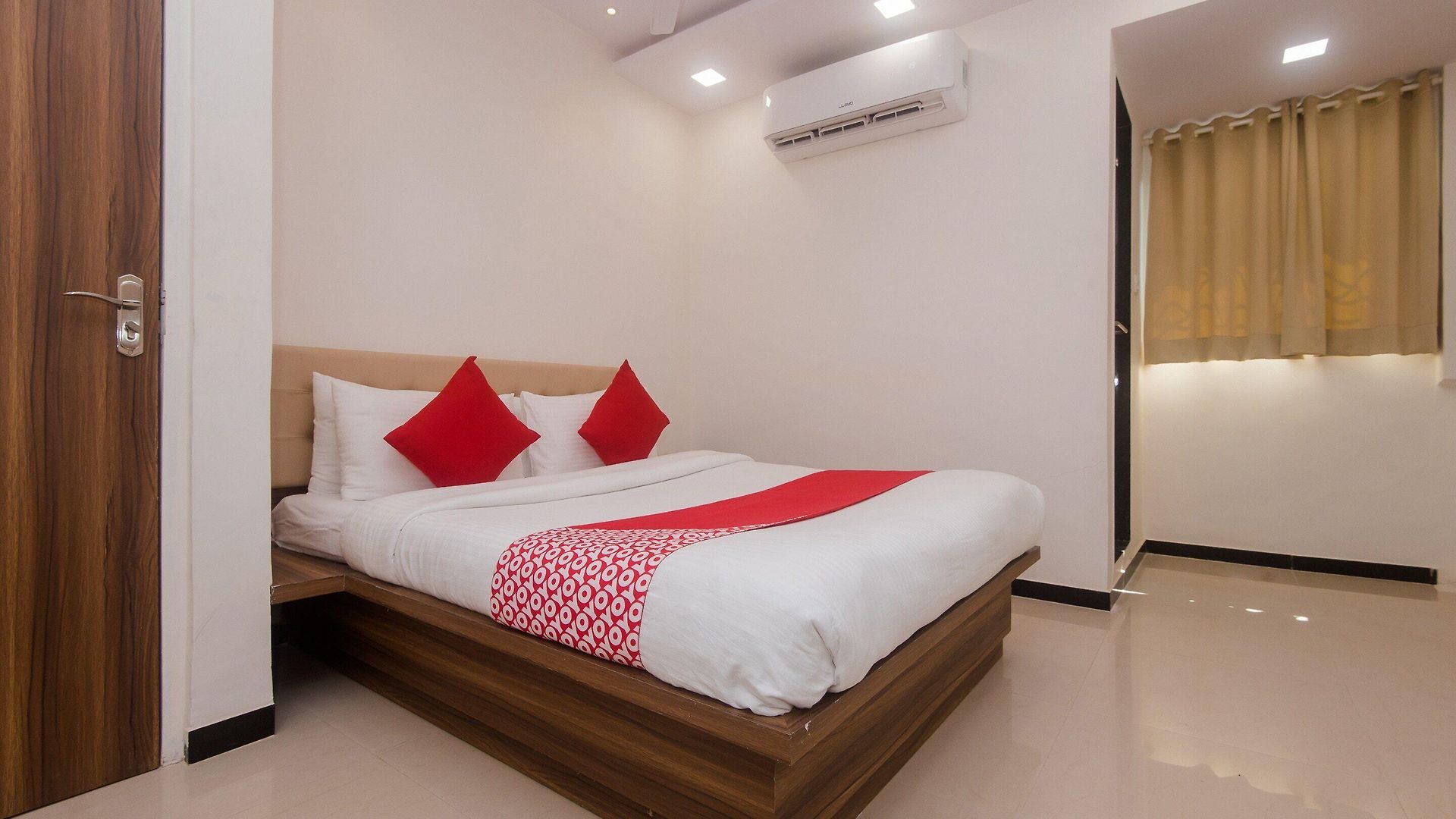 Oyo 23259 Galaxy Hotel