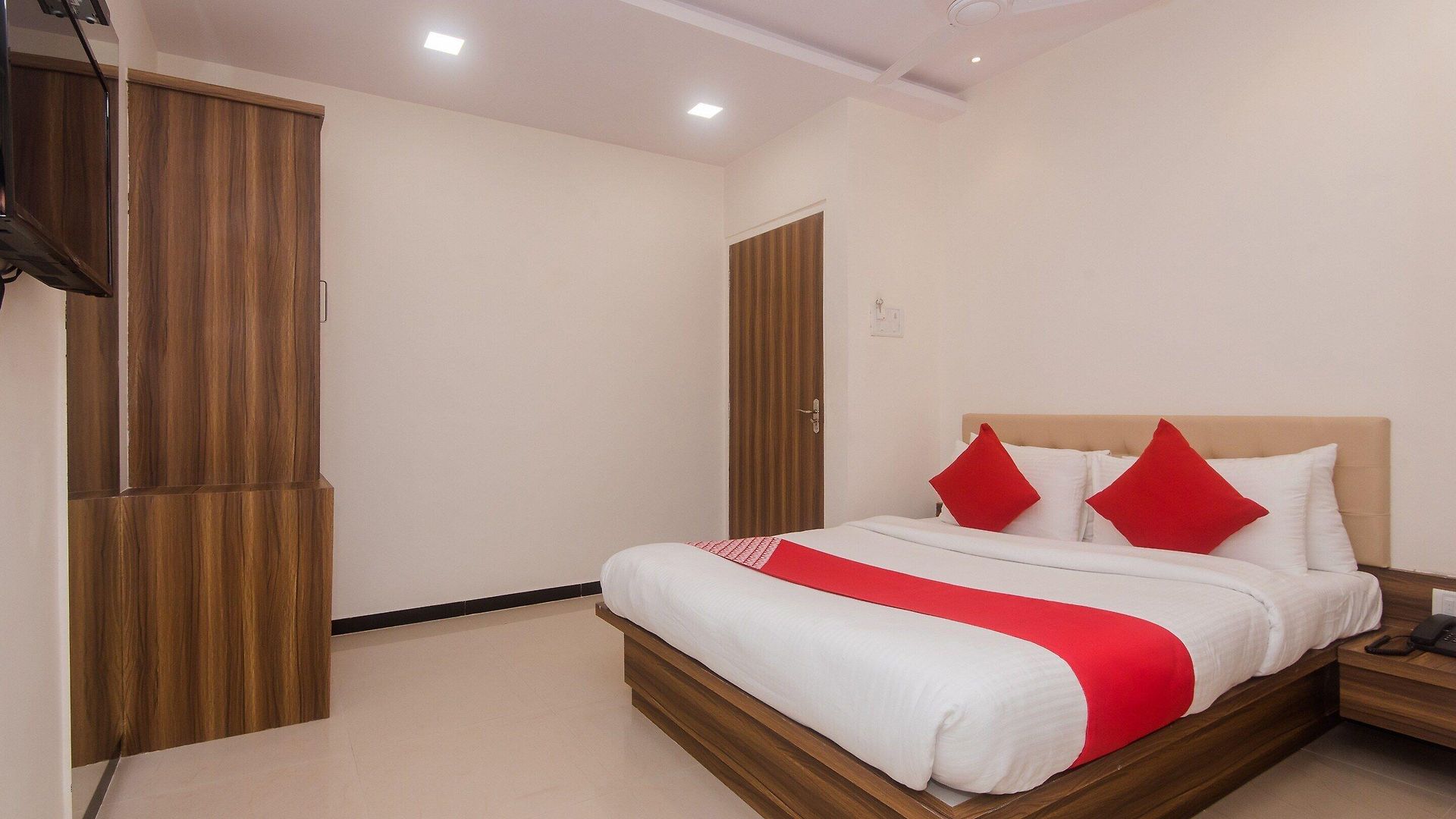 Oyo 23259 Galaxy Mumbai