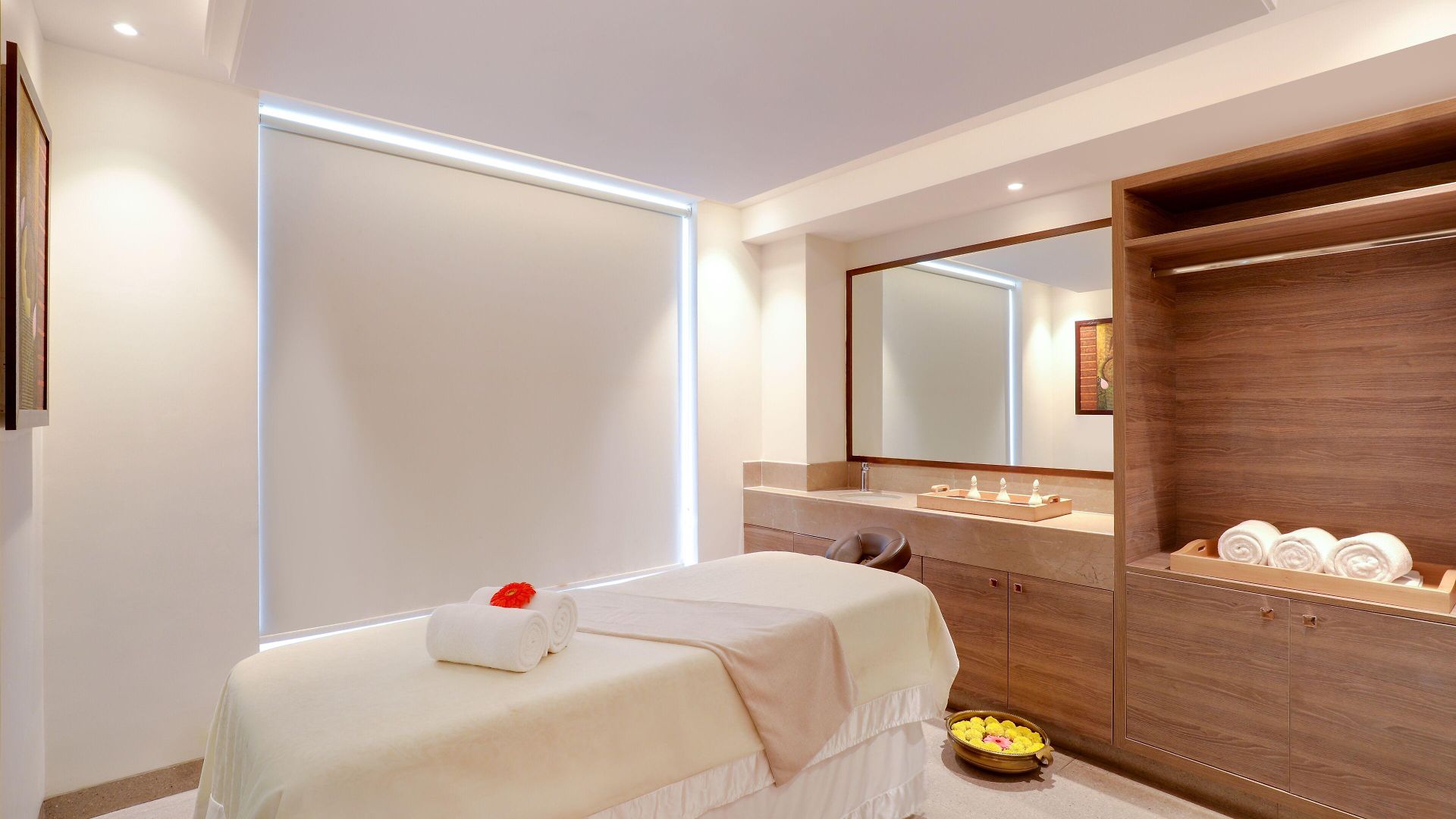 Hotel Lemon Tree Premier, International Airport