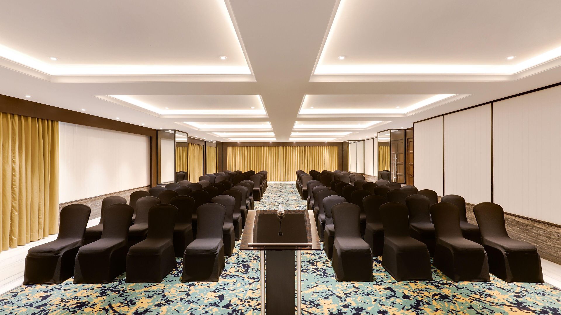 Hotel Lemon Tree Premier, International Airport