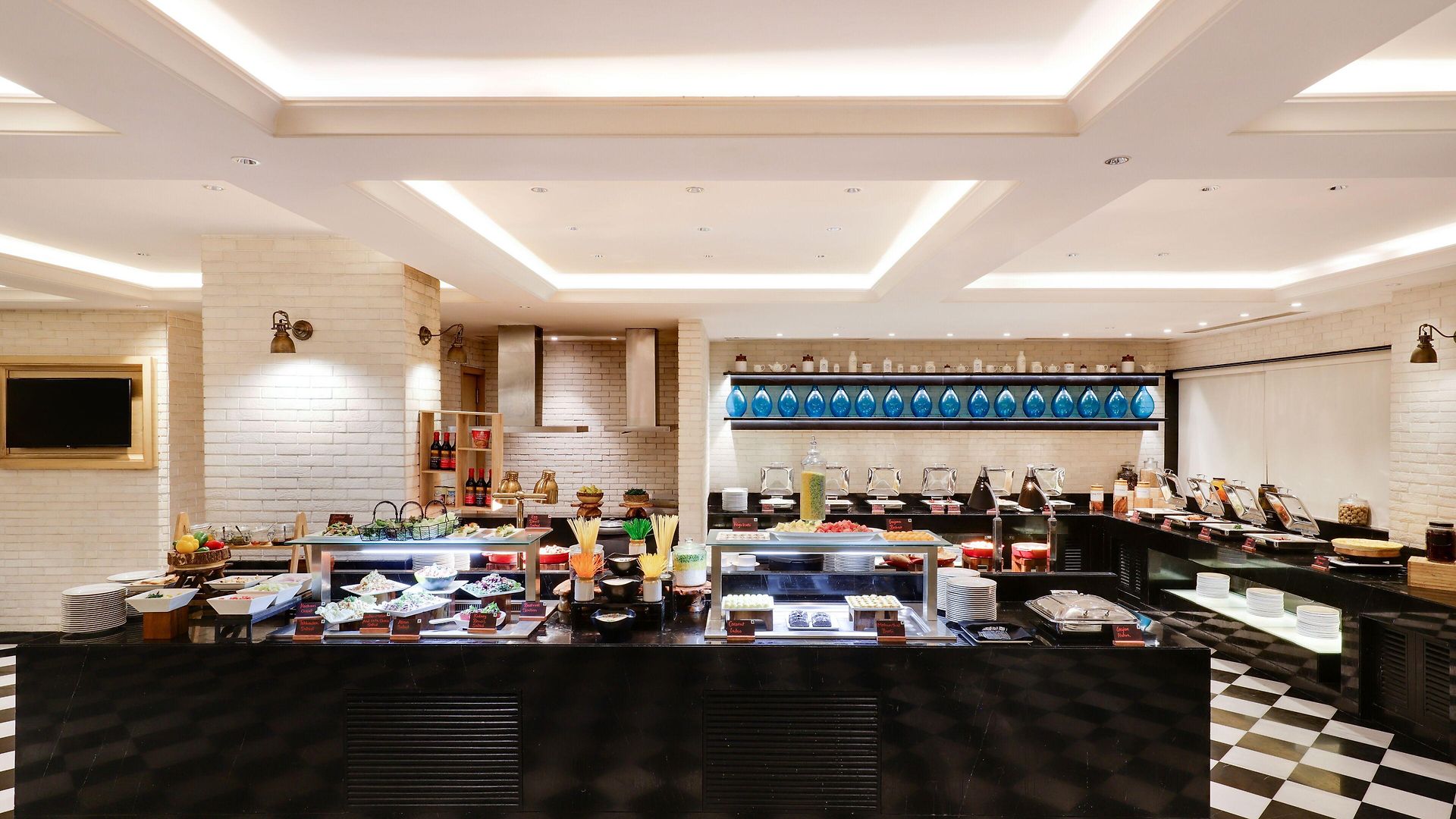 Hotel Lemon Tree Premier, International Airport 5*