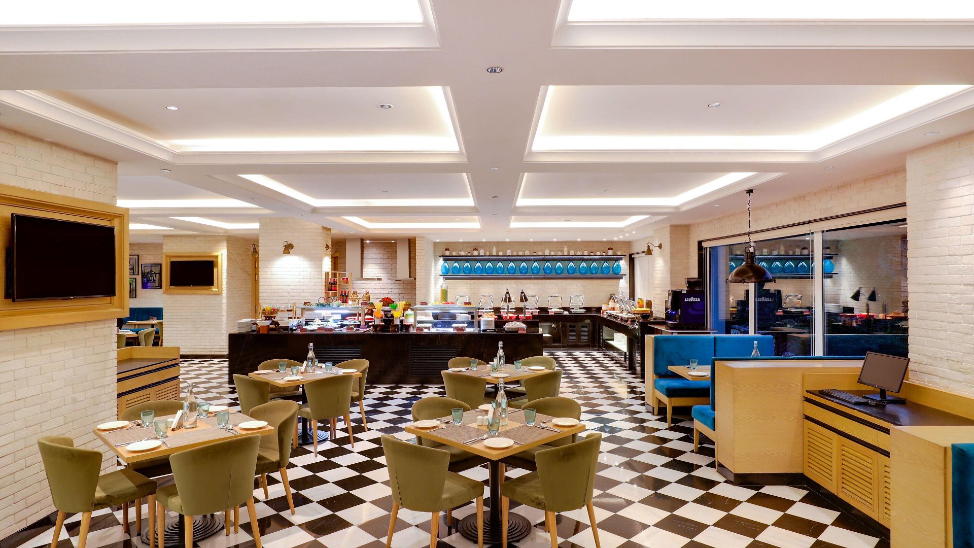 Hotel Lemon Tree Premier, International Airport 5*