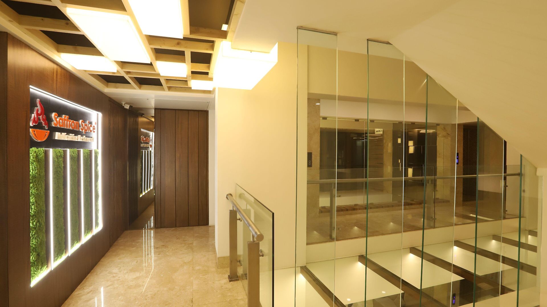 Auris & Banquets, International Airport 4*