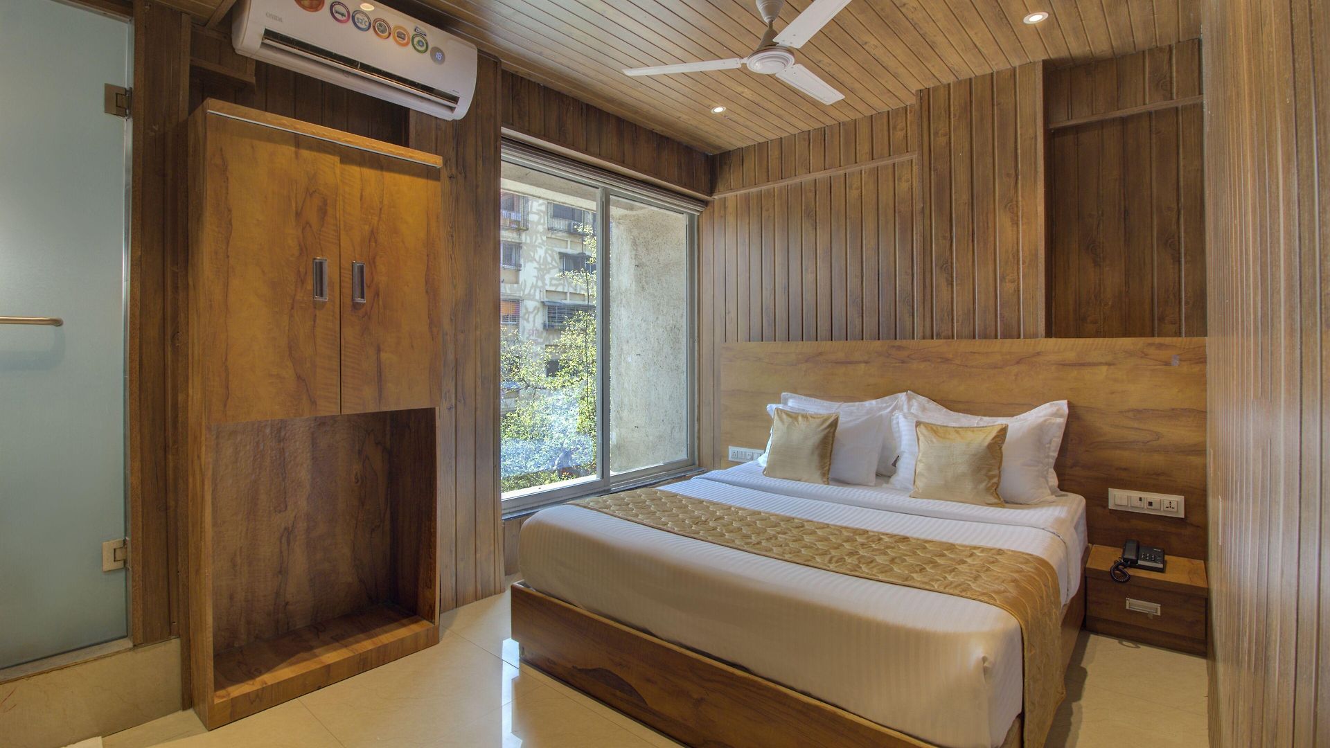 Hotel Malad Opposite Malad Railway Station Mumbai